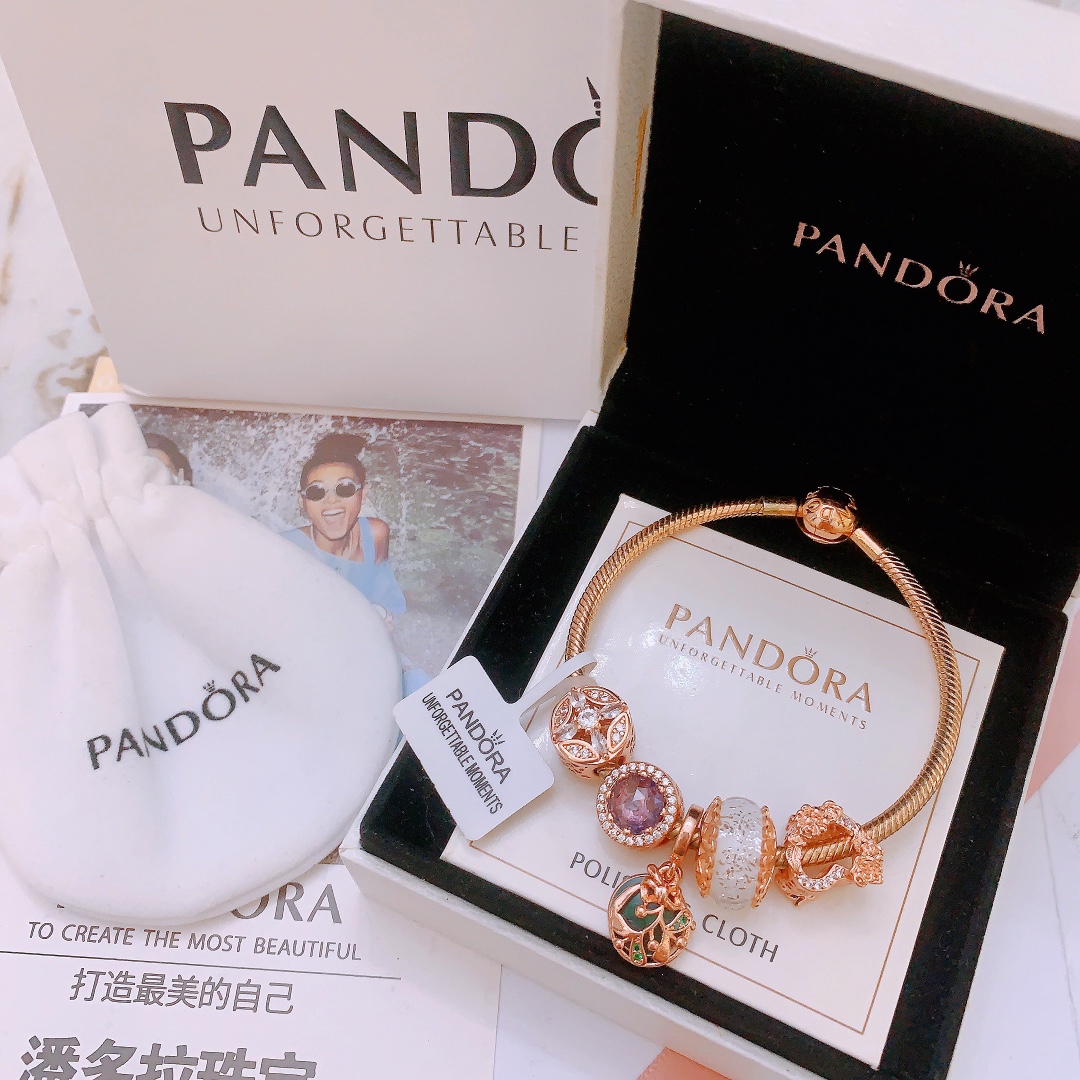 批165。 不爆不上🔥潘多拉手链手镯Pandora 抖音网红 带货必选🐟 直播带货 高品质镶嵌工艺  佩戴码数手腕尺寸➕2cm ~3cm爆款官网同款 🎁2022新款🔥搭配潘多拉🌷🍃独家实拍。工厂直销一手货源! 🔥特殊渠道✈足克足量,进口水钻全手工镶嵌💎限量出售 欢迎下单👏👏。尺寸16~21cm  每一颗配件都有其含义,证明出潘多拉手链是具有丰富的首饰内涵和艺术故事❕❕ 钻位清晰镶工是极好的丹麦高端材质和顶级银为原料。❗尺寸:16 17 18 19 20 21公分