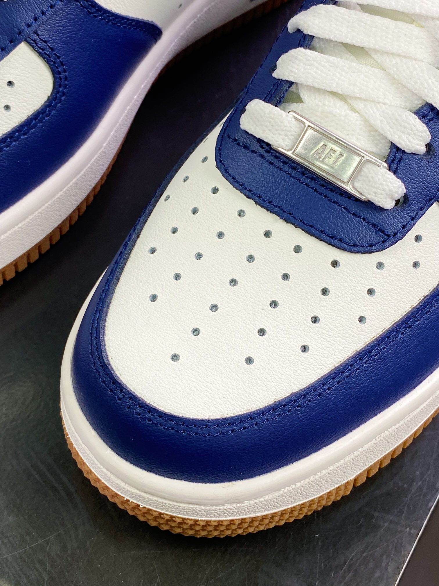 200 Air Force 1’07 Low LX”Navy/White/Gum”空军一号DQ7659-101