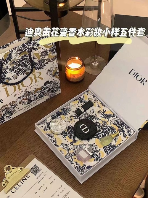 Dior Blue Porcelain Makeup Mini 5-Piece Set with Gift Bag - Limited Edition 1 Dior Blue Porcelain Makeup Mini 5-Piece Set with Gift Bag - Limited Edition