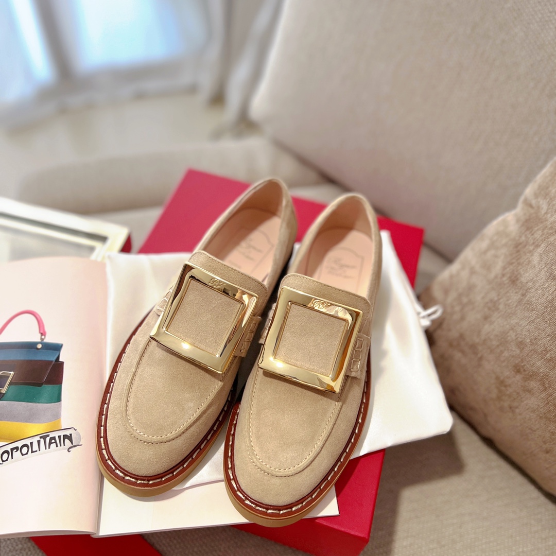 NO:238446,【RV】The new and upgraded loafers is the only zp version on the market. Repurchase the latest round version and develop details and materials for many rectifications. The actual product is even more amazing. The main star products are!  A four-season shoe age-reducing tool that can be used to match the same style of celebrities, which will not make mistakes when you buy it. Jimeimen will fight for the duck. Three layouts imported beef patent leather/open-edge bead cowhide/merburized wool velvet. The inner lambskin (rich with glossy and light pink) leather edge strip custom TPU sole wear-resistant and non-slip size number 35-39 (34, 40, 41 customization without return and exchange) p copper buckle, diamond buckle, single shoes, loafers, cowhide, sheepskin19860909【RV】全新升级最高版本乐福鞋 市面唯一zp版本,重新购入最新圆版开发细节版型用料多处整改,实物到手更惊艳主打明星产品！各路明星同款闭眼入手怎么搭配都不会出错的一款四季鞋减龄增高神器,集美们冲鸭 三个版面进口牛漆皮/开边珠牛皮/丝光胎牛绒 内里进口小羊皮（富有光泽带淡淡浅粉色） 真皮沿条定制TPU大底耐磨防滑 码数35-39（34、40、41定制不退换） p铜扣、钻扣,单鞋,loafers,cowhide,sheepskin,Women's Shoes