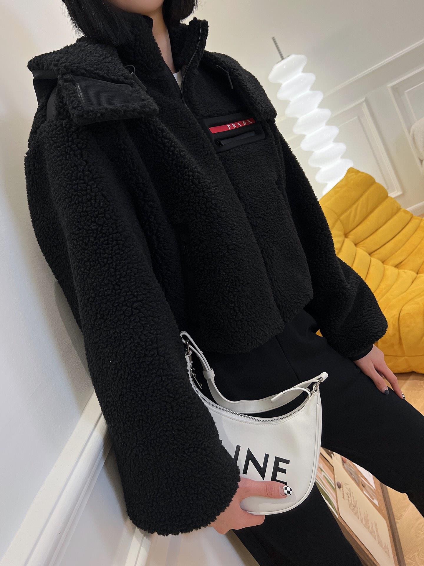 2022Prada 2022秋冬最新款 短款拉链式羊羔毛外套
