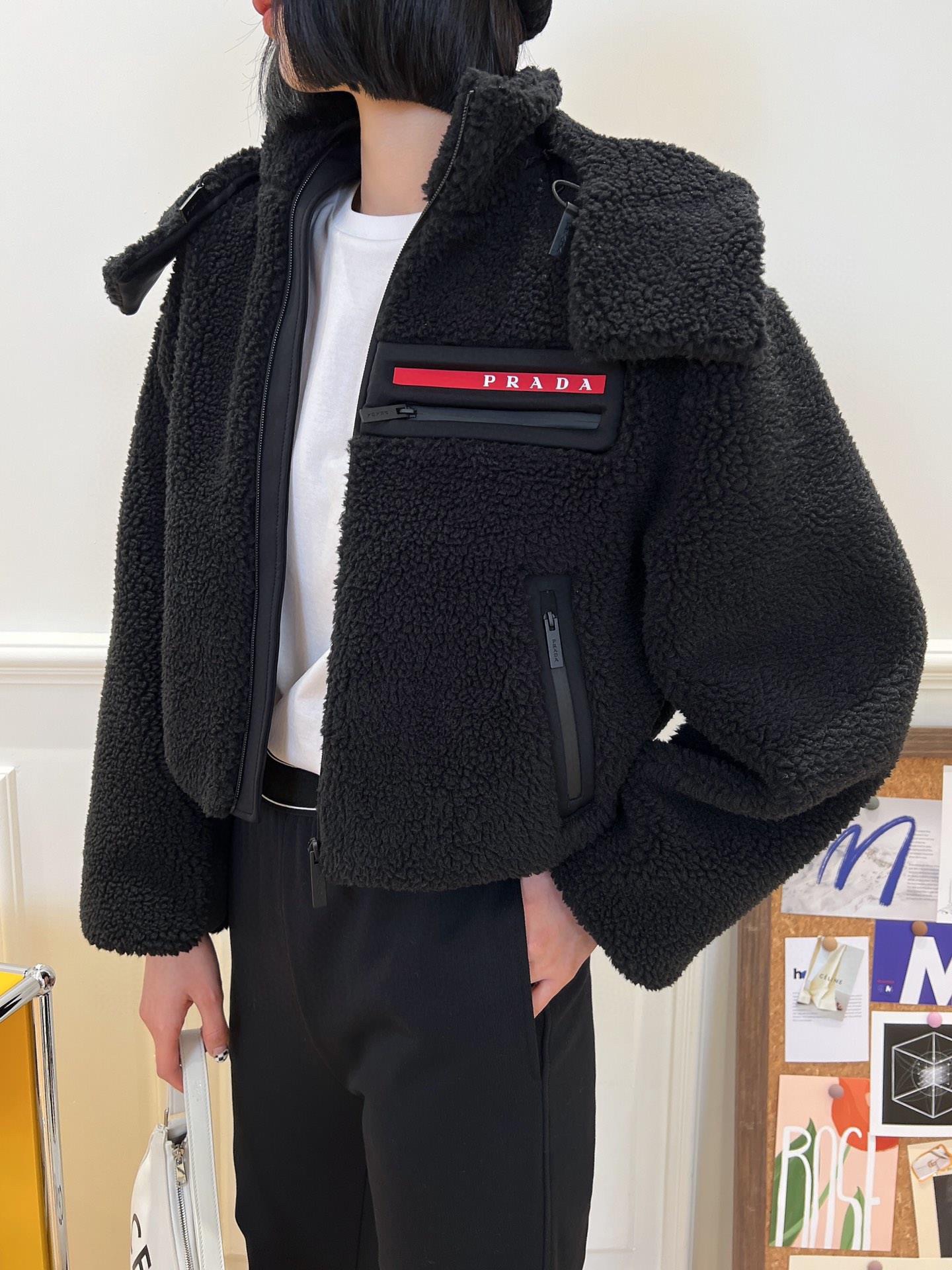 2022Prada 2022秋冬最新款 短款拉链式羊羔毛外套