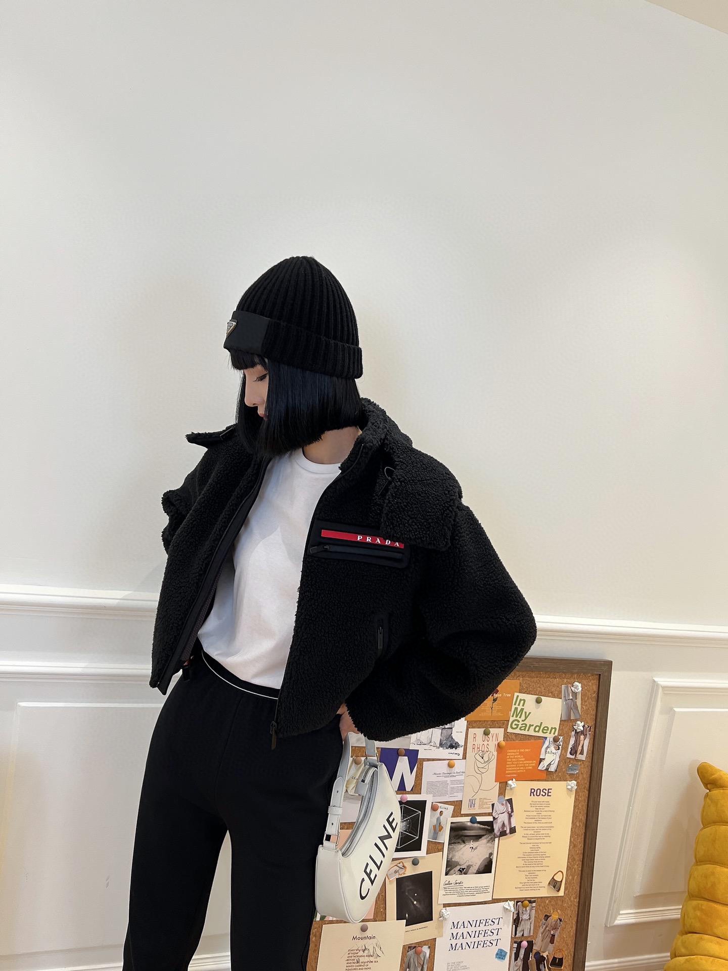 2022Prada 2022秋冬最新款 短款拉链式羊羔毛外套