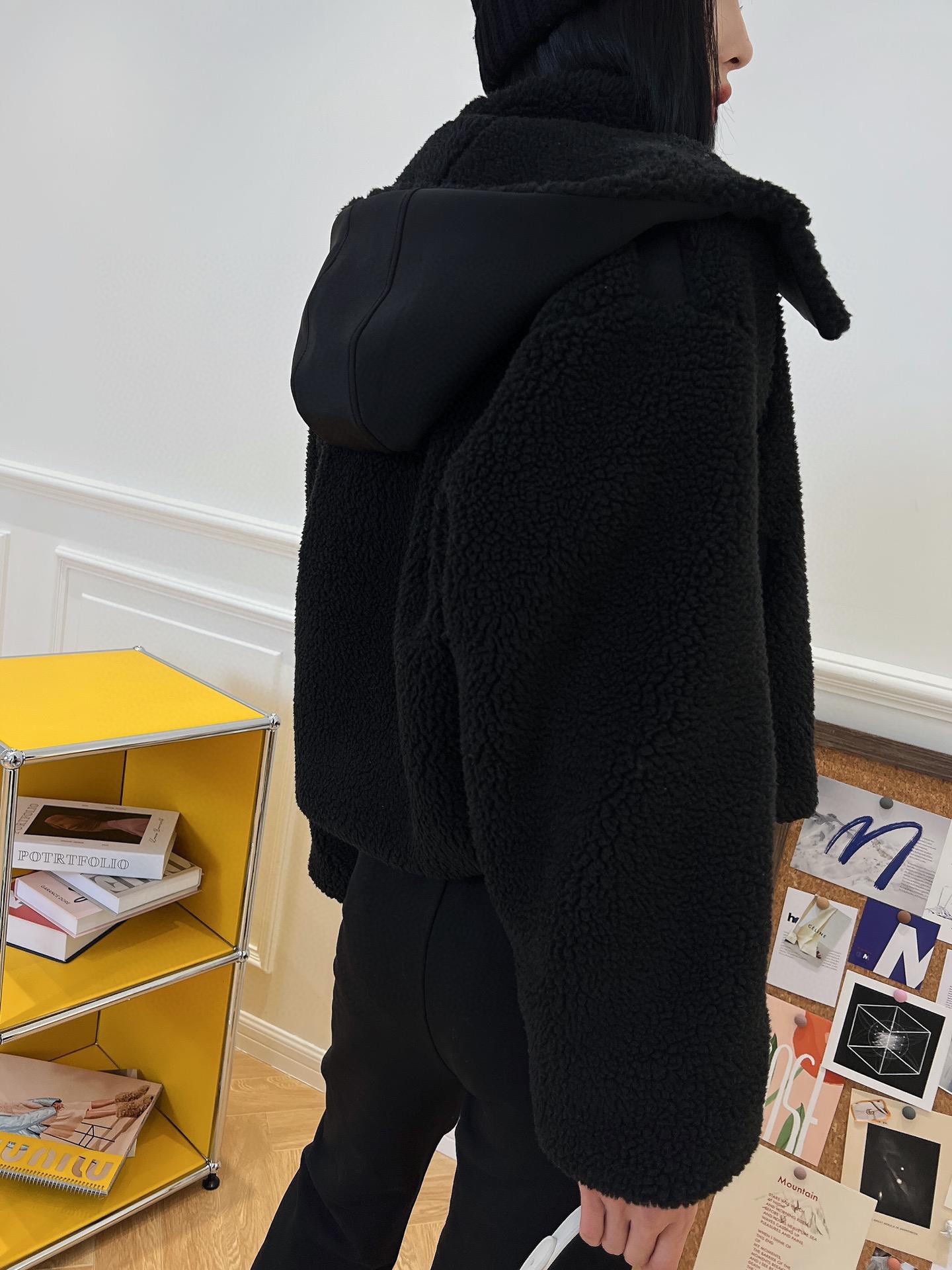 2022Prada 2022秋冬最新款 短款拉链式羊羔毛外套