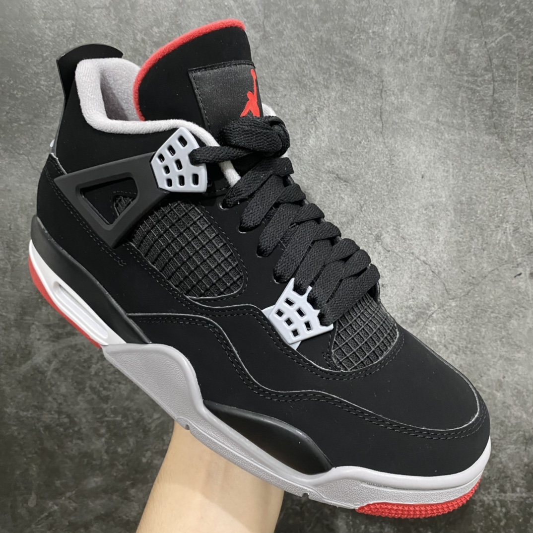 图片[3]-神版 Air Jordan AJ4 Retro 新黑红 308497-060 毫无疑问市场中端王者 耗时半年开发巨作 全套原纸板楦头开发 确保原汁原味 完美呈现四代版型 一比一鞋头弧度高度鞋身弧度 有一说一不吹不捧 实打实文案品质‼️ 此版本只针对中端市场 皮料材质有所更替 其他数据细节工艺流程均保持一致 绝不口嗨 细节品控鞋型随意秒杀市面3XX 4XX 原厂TPU网格鞋带扣 正确内里网布 菱角分明不变形无多余毛边 柔软性质感一致于原鞋 市场唯一原厂鞋扣模具 背面可见隐藏注塑口 原厂织唛标 原厂飞人电绣工艺 尾指中部跳三针 独家绑鞋带手法 印刷中底布 四线拉帮 米色美纹纸贴合固定 进口港宝加持 后跟自然饱满 全鞋荧光划线卡点 追求极致完美 每一双都是工艺品 多重QC质检 超越公司货的品控标准 实实在在的免检产品 尺码：40 40.5 41 42 42.5 43 44 44.5 45 46 47.5 48.5-选品中心