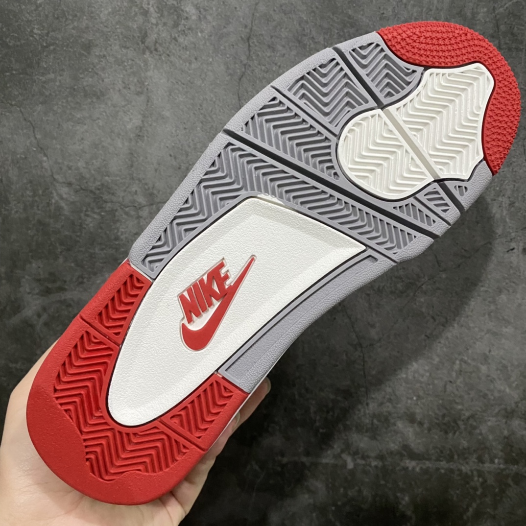 图片[9]-神版 Air Jordan AJ4 Retro 新黑红 308497-060 毫无疑问市场中端王者 耗时半年开发巨作 全套原纸板楦头开发 确保原汁原味 完美呈现四代版型 一比一鞋头弧度高度鞋身弧度 有一说一不吹不捧 实打实文案品质‼️ 此版本只针对中端市场 皮料材质有所更替 其他数据细节工艺流程均保持一致 绝不口嗨 细节品控鞋型随意秒杀市面3XX 4XX 原厂TPU网格鞋带扣 正确内里网布 菱角分明不变形无多余毛边 柔软性质感一致于原鞋 市场唯一原厂鞋扣模具 背面可见隐藏注塑口 原厂织唛标 原厂飞人电绣工艺 尾指中部跳三针 独家绑鞋带手法 印刷中底布 四线拉帮 米色美纹纸贴合固定 进口港宝加持 后跟自然饱满 全鞋荧光划线卡点 追求极致完美 每一双都是工艺品 多重QC质检 超越公司货的品控标准 实实在在的免检产品 尺码：40 40.5 41 42 42.5 43 44 44.5 45 46 47.5 48.5-选品中心