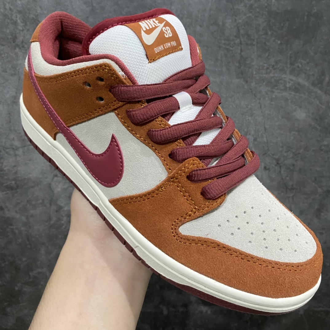 图片[3]-Top版本NK SB Dunk Low 棕色红勾 BQ6817-202 原盒原配 原材全套原楦原模倾力打造 采用原厂百宏鞋带以及原厂百宏织唛舌标 内标可供原厂几率过验3D打印鞋垫正确卡色 原厂中底布拉帮走线遵循公司钢印完美同步 尺码：36 36.5 37.5 38 38.5 39 40 40.5 41 42 43 44 44.5 45 46-选品中心