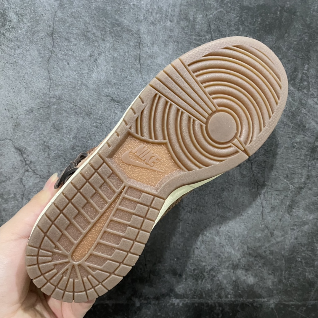 图片[8]-Bodega x Dunk High Legend 棕褐色缝合 CZ8125-200 #原楦原纸版开发版型 #采用进口荔枝纹头层皮与翻毛皮革鞋面材质 #原厂级拉帮中底效果 #正确后跟反口里弧度 #鞋垫背胶处理工艺及嵌入缓震乳胶+Sole真气垫装置# #内置Sole真气垫装置及耐磨防滑外底 尺码：36 36.5 37.5 38 38.5 39 40 40.5 41 42 42.5 43 44 44.5 45 46 47.5-选品中心