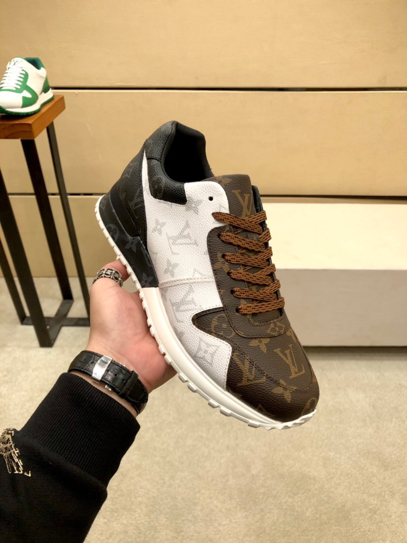 K5 .高端货,LV出货了 牛货高端从开模要找原版皮料、大底都做到1:1.从车针线到包边.无不按照原版开模.好鞋就是用心做出来的.保证质量.、定制原版牛皮里、鞋面意大利进口因为要与专柜同步我们鞋面选择同步专柜LOGO打印机.大底自己开模做到大底一比一.码数：男码38-44