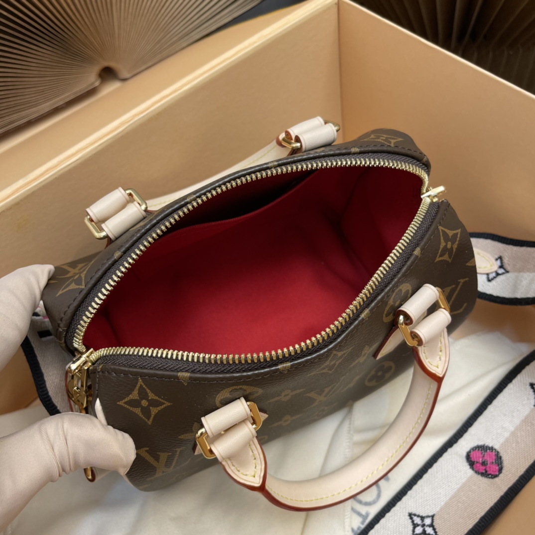 Louis Vuitton Haute Couture Classic Luxury Handbag Shoulder Crossbody 9