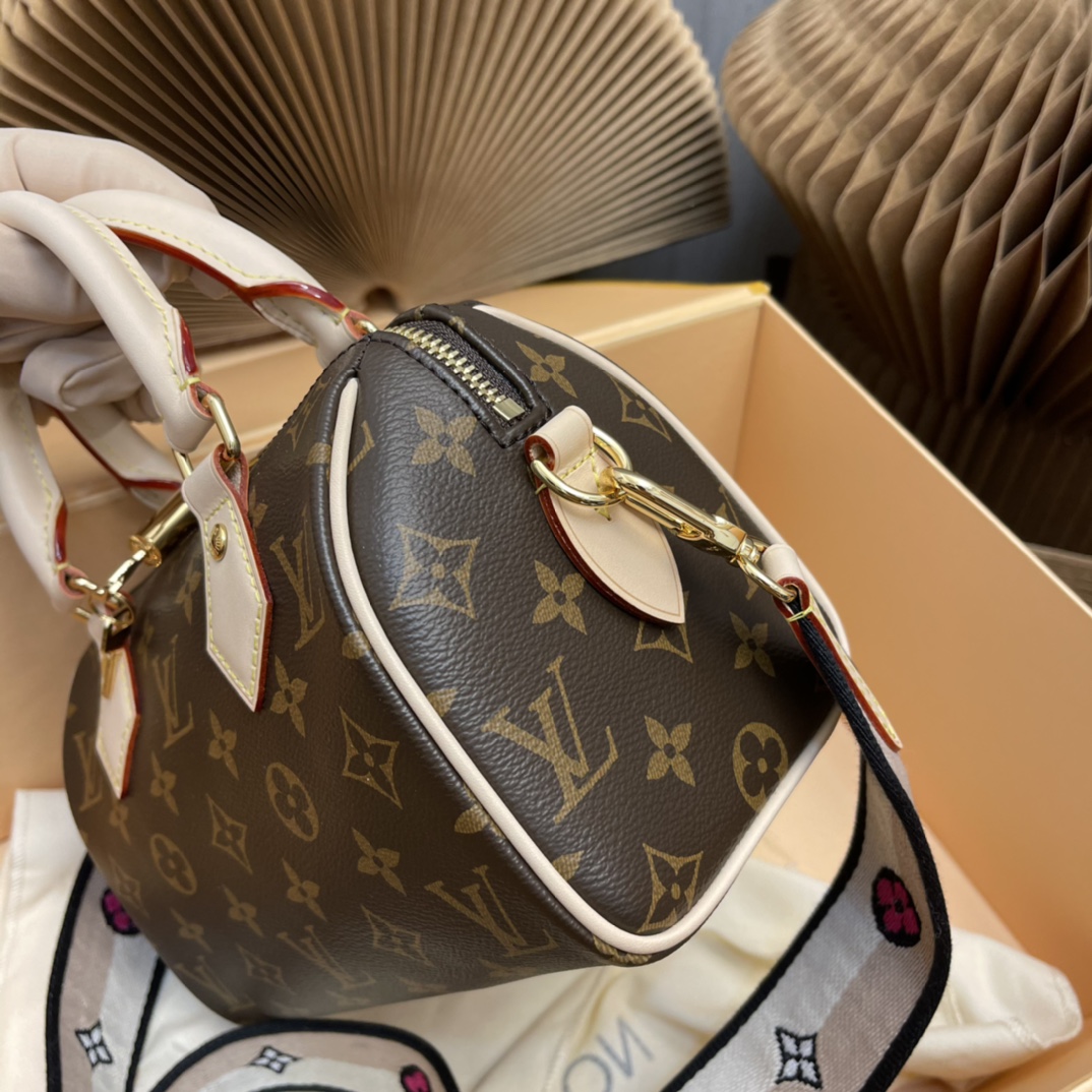 Louis Vuitton Haute Couture Classic Luxury Handbag Shoulder Crossbody 7