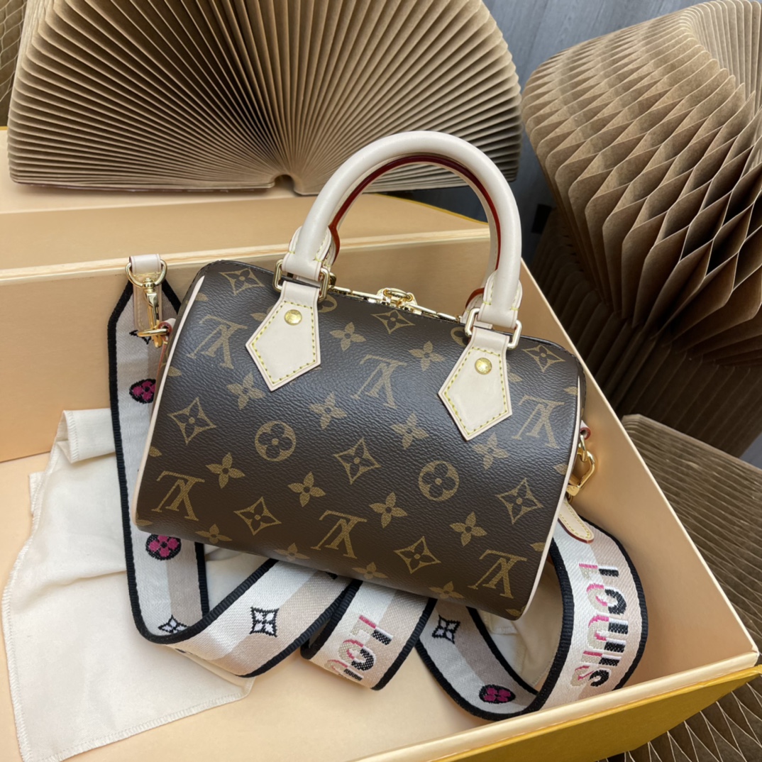 Louis Vuitton Haute Couture Classic Luxury Handbag Shoulder Crossbody 3