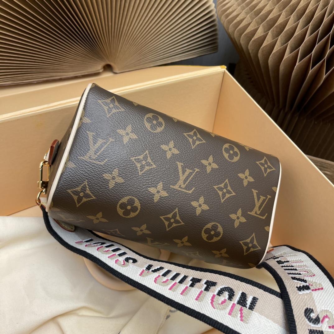 Louis Vuitton Haute Couture Classic Luxury Handbag Shoulder Crossbody 8