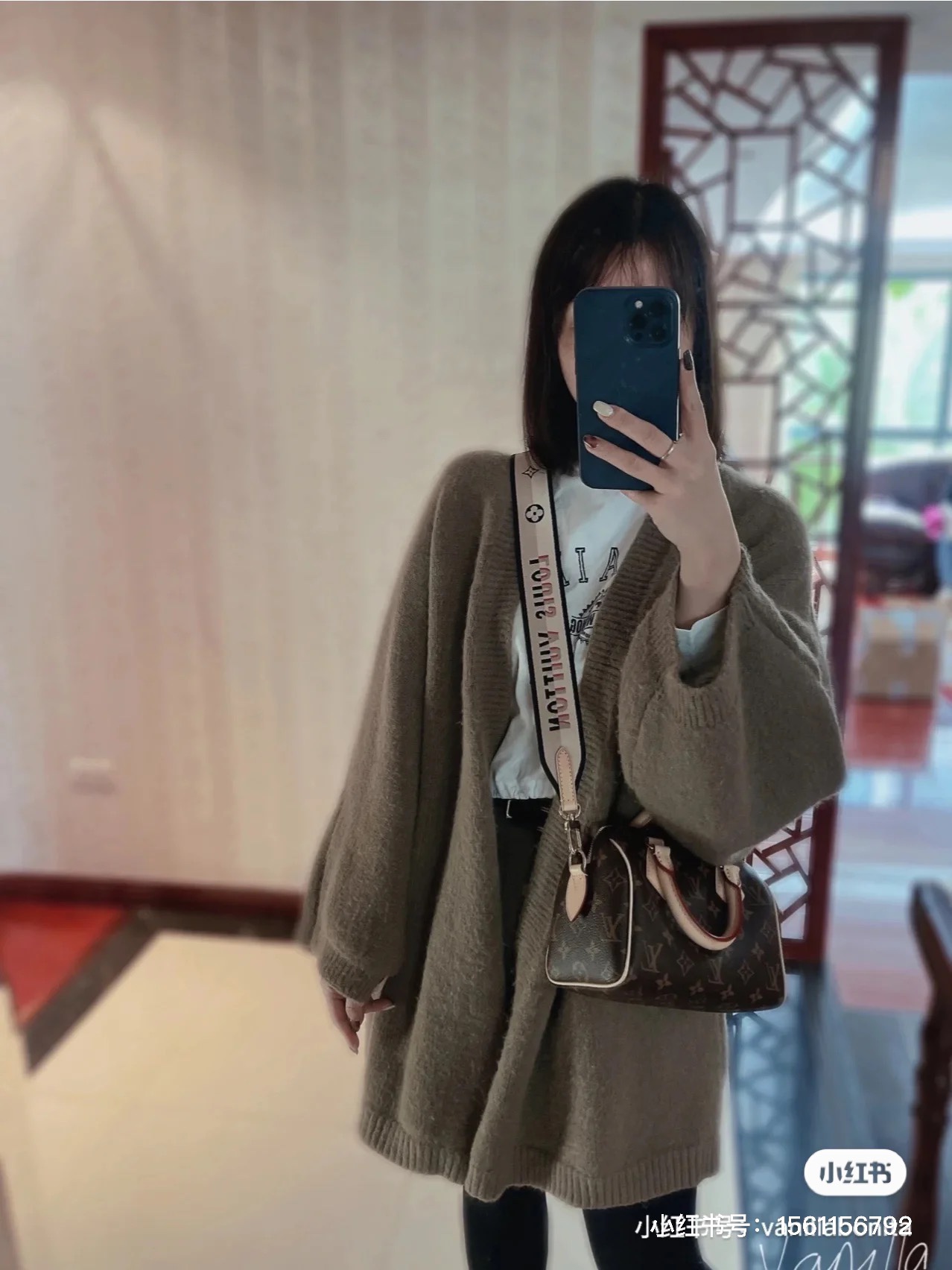 M45957 On-body photos……… - Bag 4