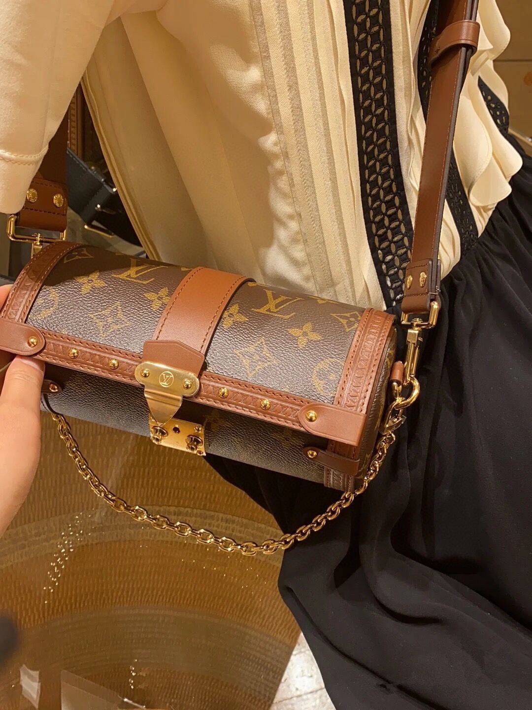 M57835 On-body look. - Bag 9