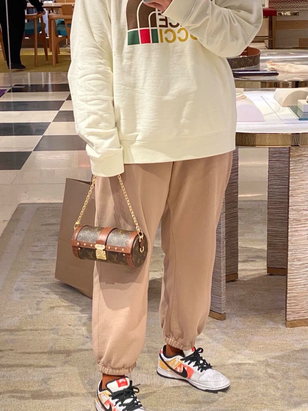 M57835 On-body look. - Bag 4