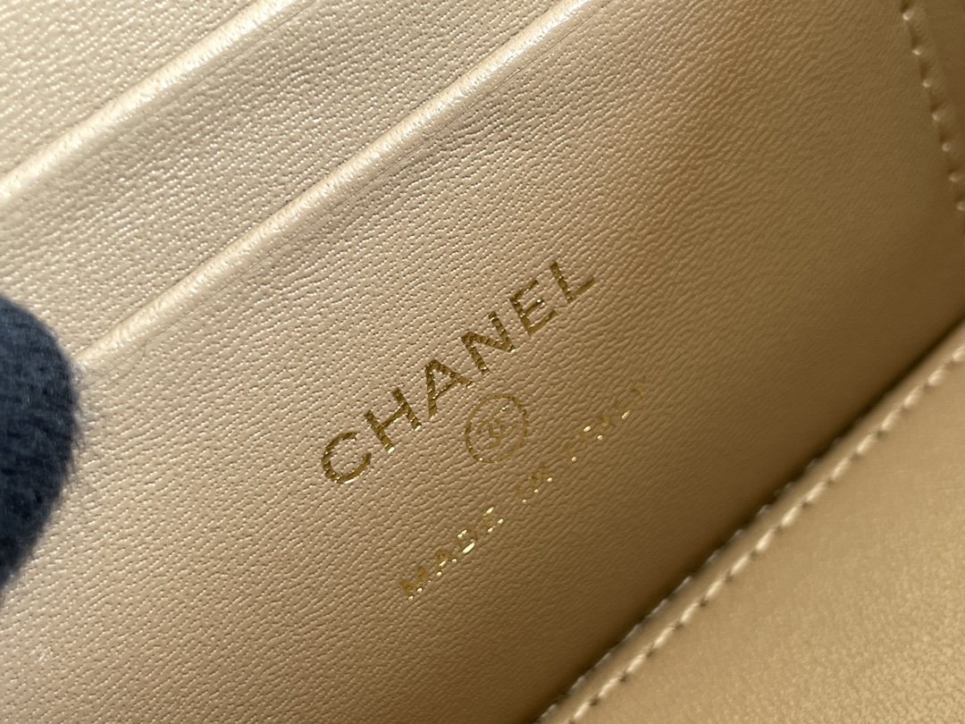 🌼现货 白金版▪️正品级 包装如图𝑪𝒉𝒂𝒏𝒆𝒍 22𝒌秋冬小金柱调节链长盒子 奶茶色𝟸𝟸𝚔秋冬新品必入系