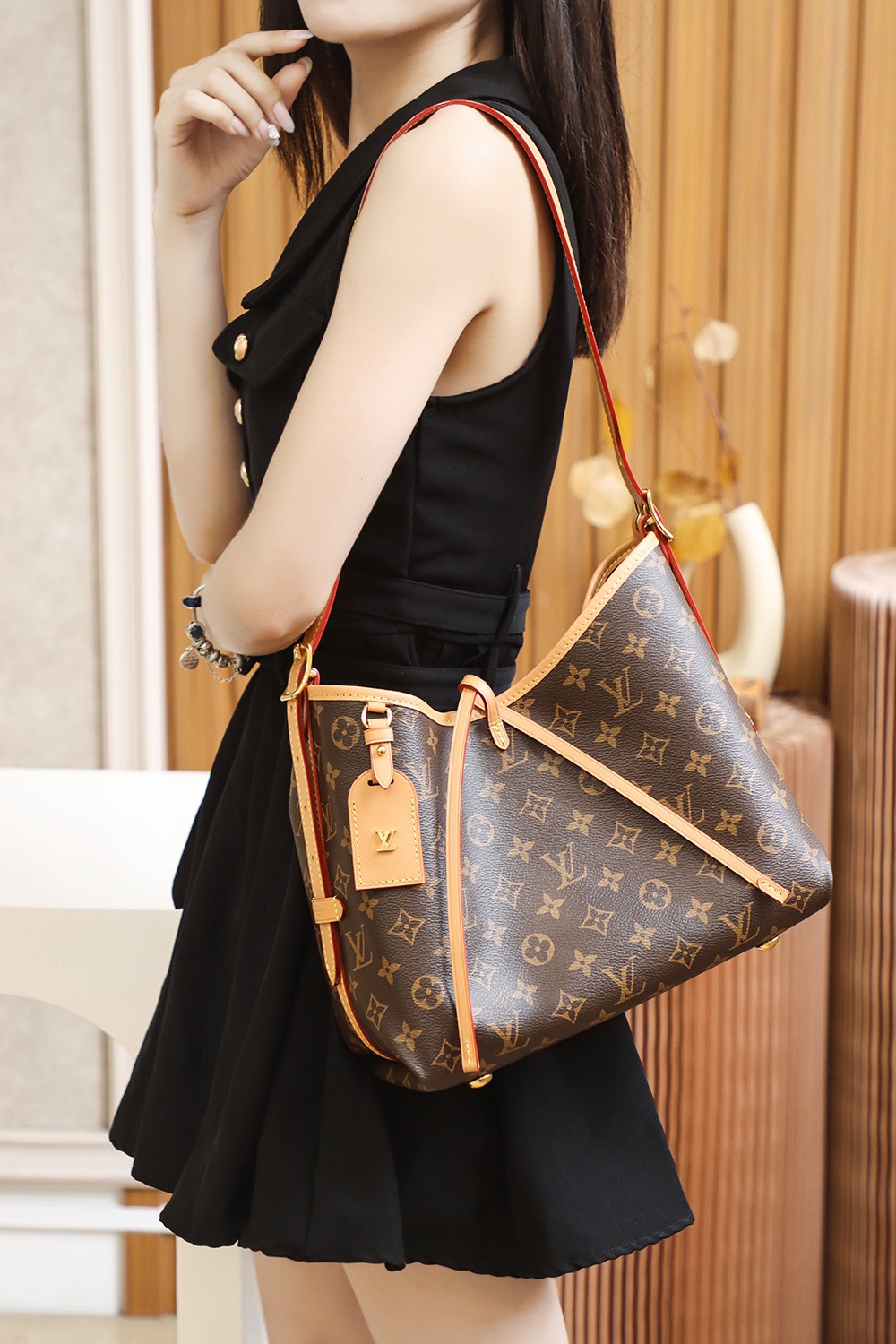 𝐂𝐀𝐑𝐑𝐘𝐀𝐋𝐋 小号#M46203# 免检版 
▪️上身图 供参考▪️
四季的百搭款，上身效果巨高级！