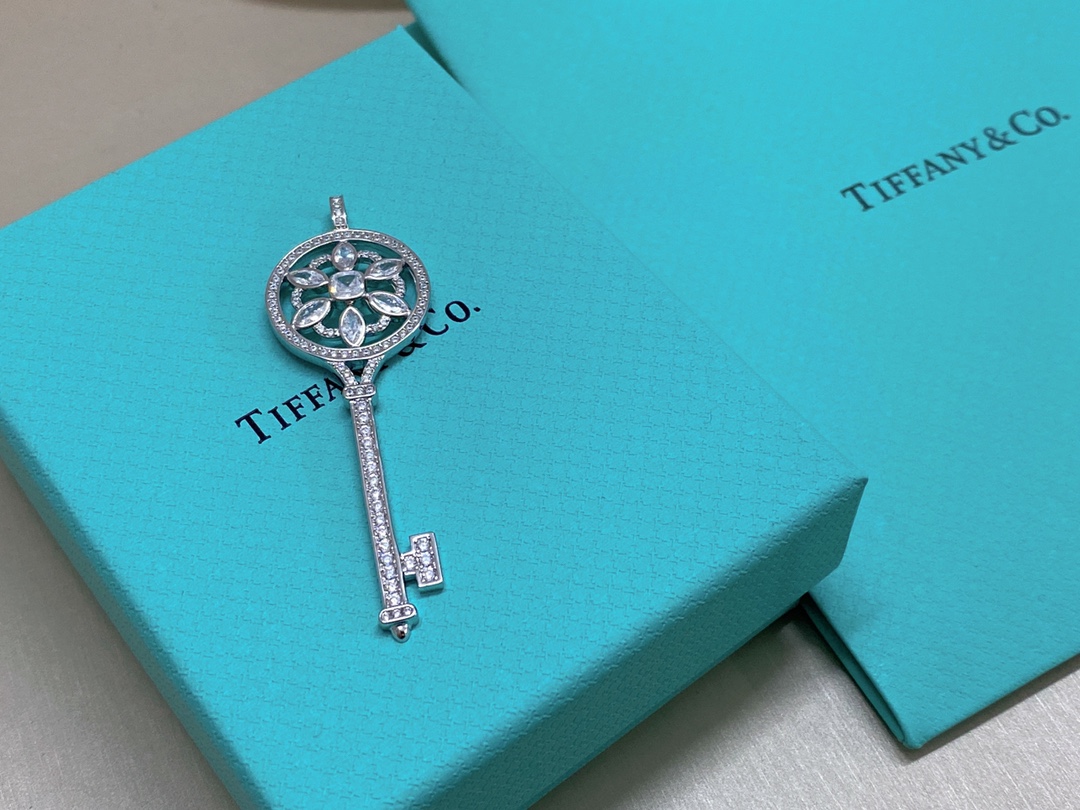 NO:102128,【High version】 Tiffany little daisy big key sweater chain, super good color protection version, perfect details, Tiffany necklace, tiffany, sweaters, necklace19860909【高版】 蒂芙尼小雏菊大钥匙毛衣链 保色超好版正 细节完美,蒂芙尼项链,tiffany,sweaters,necklace,Jewelry