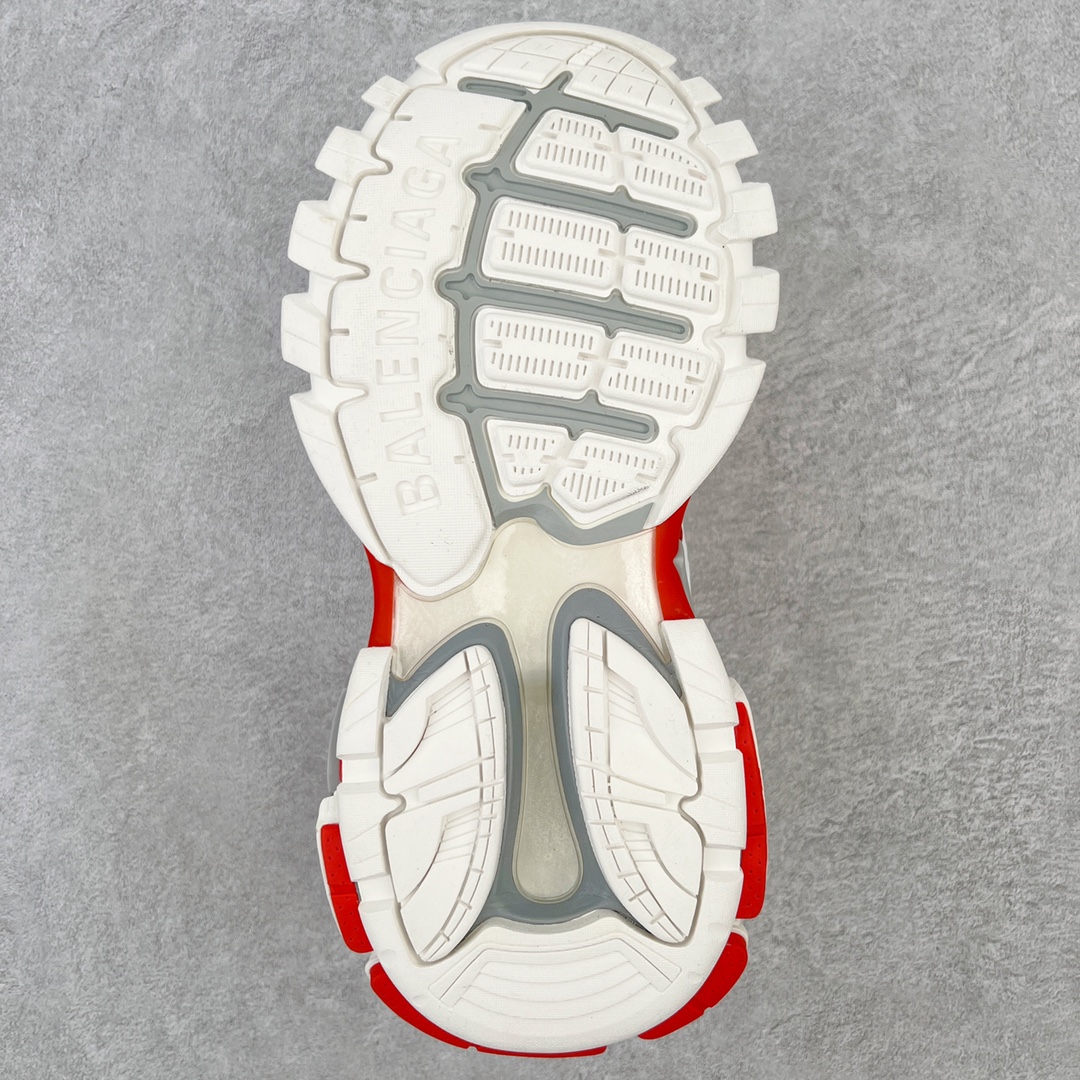 图片[9]-＃VG零售版 BALENCIAGA Track 巴黎世家三代复古老爹鞋 全套原纸板楦头开发 最原汁原味的灵魂版型 全鞋荧光划线卡点 胶水把控整洁度追求极致完美 每一双都是工艺品 多重QC质检 超越公司货的品控标准 实实在在的免检产品 原盒原配 正确字体电绣 粗细、位置、大小正确 侧边TPU 透气孔匹配意产原版 正确气垫分离大底 TPU软底 原版一致大底LOGO 立体感十足 原厂皮料水洗做旧 采购原厂网纱 该款鞋采用网眼布和尼龙制成 不含皮革 鞋舌饰有Track.2橡胶品牌标识 外侧饰有橡胶品牌标识 泡沫后帮压印品牌标识 外底正面压印BB标识 由176块饰片拼接而成的铰接式鞋面 侧面配金属质感网眼布 内面配有额外金属光泽饰件 包含1副鞋带和1副备用鞋带 后帮配有拉环鞋提 动态鞋底设计 为双脚带来后续的助力 正常尺码 尺码：35 36 37 38 39 40 41 42 43 44 45 46-选品中心