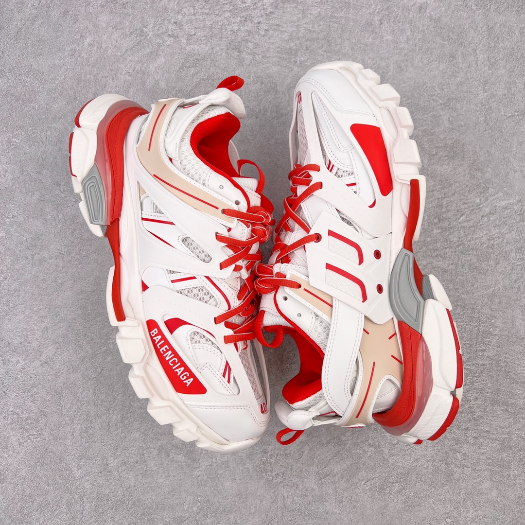图片[3]-＃VG零售版 BALENCIAGA Track 巴黎世家三代复古老爹鞋 全套原纸板楦头开发 最原汁原味的灵魂版型 全鞋荧光划线卡点 胶水把控整洁度追求极致完美 每一双都是工艺品 多重QC质检 超越公司货的品控标准 实实在在的免检产品 原盒原配 正确字体电绣 粗细、位置、大小正确 侧边TPU 透气孔匹配意产原版 正确气垫分离大底 TPU软底 原版一致大底LOGO 立体感十足 原厂皮料水洗做旧 采购原厂网纱 该款鞋采用网眼布和尼龙制成 不含皮革 鞋舌饰有Track.2橡胶品牌标识 外侧饰有橡胶品牌标识 泡沫后帮压印品牌标识 外底正面压印BB标识 由176块饰片拼接而成的铰接式鞋面 侧面配金属质感网眼布 内面配有额外金属光泽饰件 包含1副鞋带和1副备用鞋带 后帮配有拉环鞋提 动态鞋底设计 为双脚带来后续的助力 正常尺码 尺码：35 36 37 38 39 40 41 42 43 44 45 46-选品中心