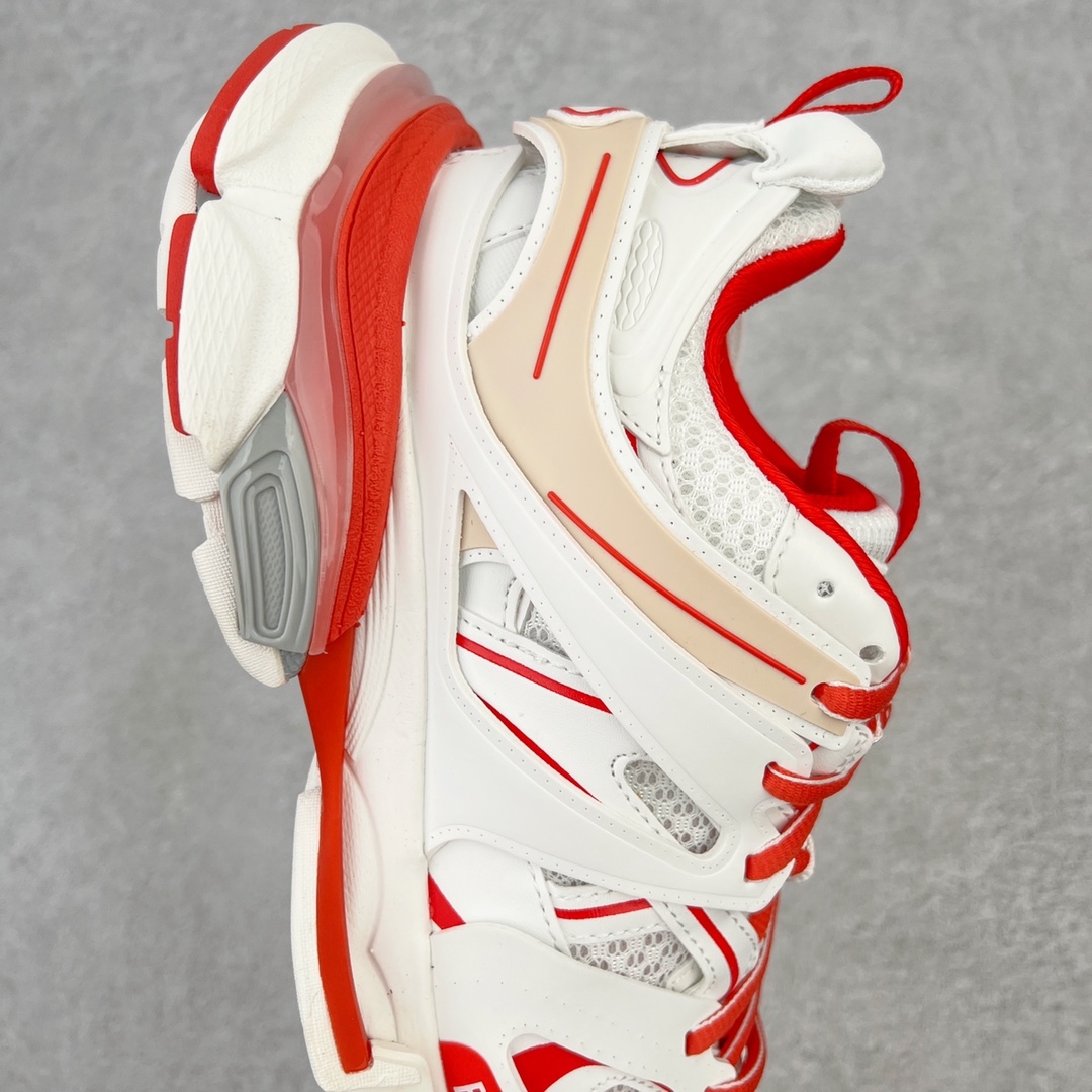 图片[6]-＃VG零售版 BALENCIAGA Track 巴黎世家三代复古老爹鞋 全套原纸板楦头开发 最原汁原味的灵魂版型 全鞋荧光划线卡点 胶水把控整洁度追求极致完美 每一双都是工艺品 多重QC质检 超越公司货的品控标准 实实在在的免检产品 原盒原配 正确字体电绣 粗细、位置、大小正确 侧边TPU 透气孔匹配意产原版 正确气垫分离大底 TPU软底 原版一致大底LOGO 立体感十足 原厂皮料水洗做旧 采购原厂网纱 该款鞋采用网眼布和尼龙制成 不含皮革 鞋舌饰有Track.2橡胶品牌标识 外侧饰有橡胶品牌标识 泡沫后帮压印品牌标识 外底正面压印BB标识 由176块饰片拼接而成的铰接式鞋面 侧面配金属质感网眼布 内面配有额外金属光泽饰件 包含1副鞋带和1副备用鞋带 后帮配有拉环鞋提 动态鞋底设计 为双脚带来后续的助力 正常尺码 尺码：35 36 37 38 39 40 41 42 43 44 45 46-选品中心