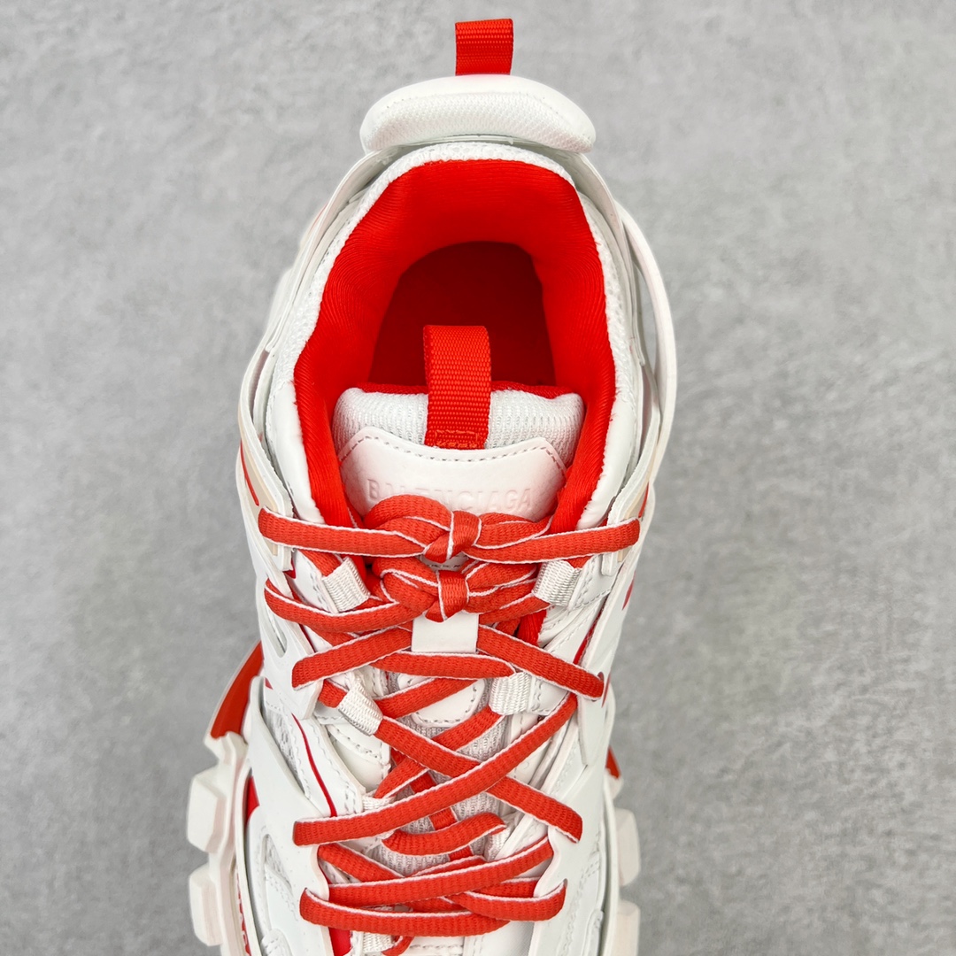 图片[5]-＃VG零售版 BALENCIAGA Track 巴黎世家三代复古老爹鞋 全套原纸板楦头开发 最原汁原味的灵魂版型 全鞋荧光划线卡点 胶水把控整洁度追求极致完美 每一双都是工艺品 多重QC质检 超越公司货的品控标准 实实在在的免检产品 原盒原配 正确字体电绣 粗细、位置、大小正确 侧边TPU 透气孔匹配意产原版 正确气垫分离大底 TPU软底 原版一致大底LOGO 立体感十足 原厂皮料水洗做旧 采购原厂网纱 该款鞋采用网眼布和尼龙制成 不含皮革 鞋舌饰有Track.2橡胶品牌标识 外侧饰有橡胶品牌标识 泡沫后帮压印品牌标识 外底正面压印BB标识 由176块饰片拼接而成的铰接式鞋面 侧面配金属质感网眼布 内面配有额外金属光泽饰件 包含1副鞋带和1副备用鞋带 后帮配有拉环鞋提 动态鞋底设计 为双脚带来后续的助力 正常尺码 尺码：35 36 37 38 39 40 41 42 43 44 45 46-选品中心