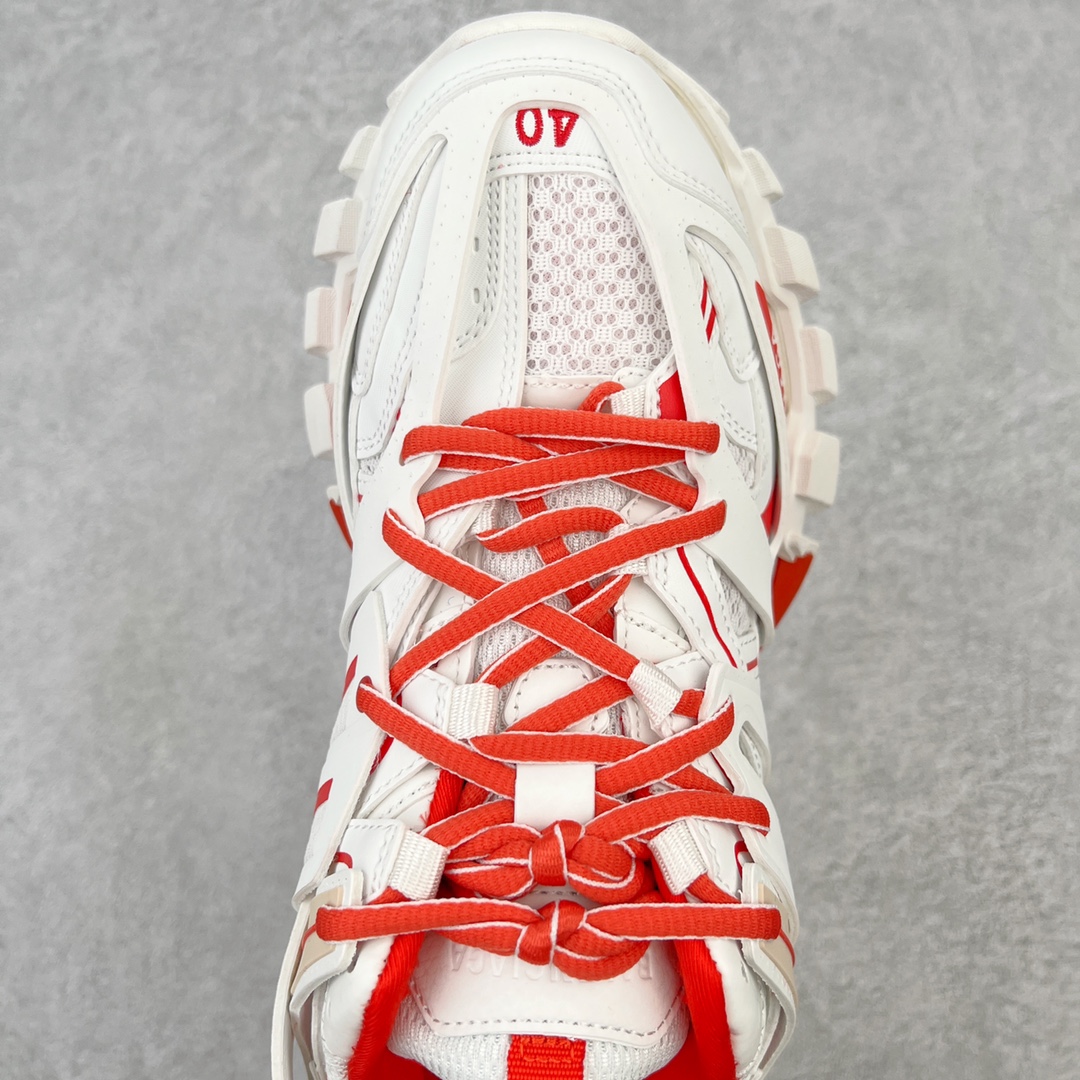 图片[4]-＃VG零售版 BALENCIAGA Track 巴黎世家三代复古老爹鞋 全套原纸板楦头开发 最原汁原味的灵魂版型 全鞋荧光划线卡点 胶水把控整洁度追求极致完美 每一双都是工艺品 多重QC质检 超越公司货的品控标准 实实在在的免检产品 原盒原配 正确字体电绣 粗细、位置、大小正确 侧边TPU 透气孔匹配意产原版 正确气垫分离大底 TPU软底 原版一致大底LOGO 立体感十足 原厂皮料水洗做旧 采购原厂网纱 该款鞋采用网眼布和尼龙制成 不含皮革 鞋舌饰有Track.2橡胶品牌标识 外侧饰有橡胶品牌标识 泡沫后帮压印品牌标识 外底正面压印BB标识 由176块饰片拼接而成的铰接式鞋面 侧面配金属质感网眼布 内面配有额外金属光泽饰件 包含1副鞋带和1副备用鞋带 后帮配有拉环鞋提 动态鞋底设计 为双脚带来后续的助力 正常尺码 尺码：35 36 37 38 39 40 41 42 43 44 45 46-选品中心