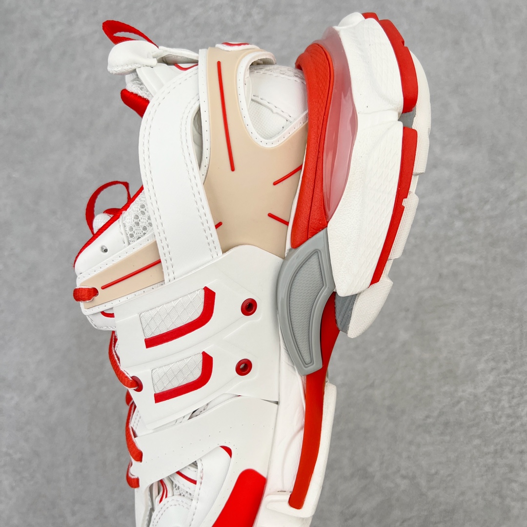 图片[7]-＃VG零售版 BALENCIAGA Track 巴黎世家三代复古老爹鞋 全套原纸板楦头开发 最原汁原味的灵魂版型 全鞋荧光划线卡点 胶水把控整洁度追求极致完美 每一双都是工艺品 多重QC质检 超越公司货的品控标准 实实在在的免检产品 原盒原配 正确字体电绣 粗细、位置、大小正确 侧边TPU 透气孔匹配意产原版 正确气垫分离大底 TPU软底 原版一致大底LOGO 立体感十足 原厂皮料水洗做旧 采购原厂网纱 该款鞋采用网眼布和尼龙制成 不含皮革 鞋舌饰有Track.2橡胶品牌标识 外侧饰有橡胶品牌标识 泡沫后帮压印品牌标识 外底正面压印BB标识 由176块饰片拼接而成的铰接式鞋面 侧面配金属质感网眼布 内面配有额外金属光泽饰件 包含1副鞋带和1副备用鞋带 后帮配有拉环鞋提 动态鞋底设计 为双脚带来后续的助力 正常尺码 尺码：35 36 37 38 39 40 41 42 43 44 45 46-选品中心