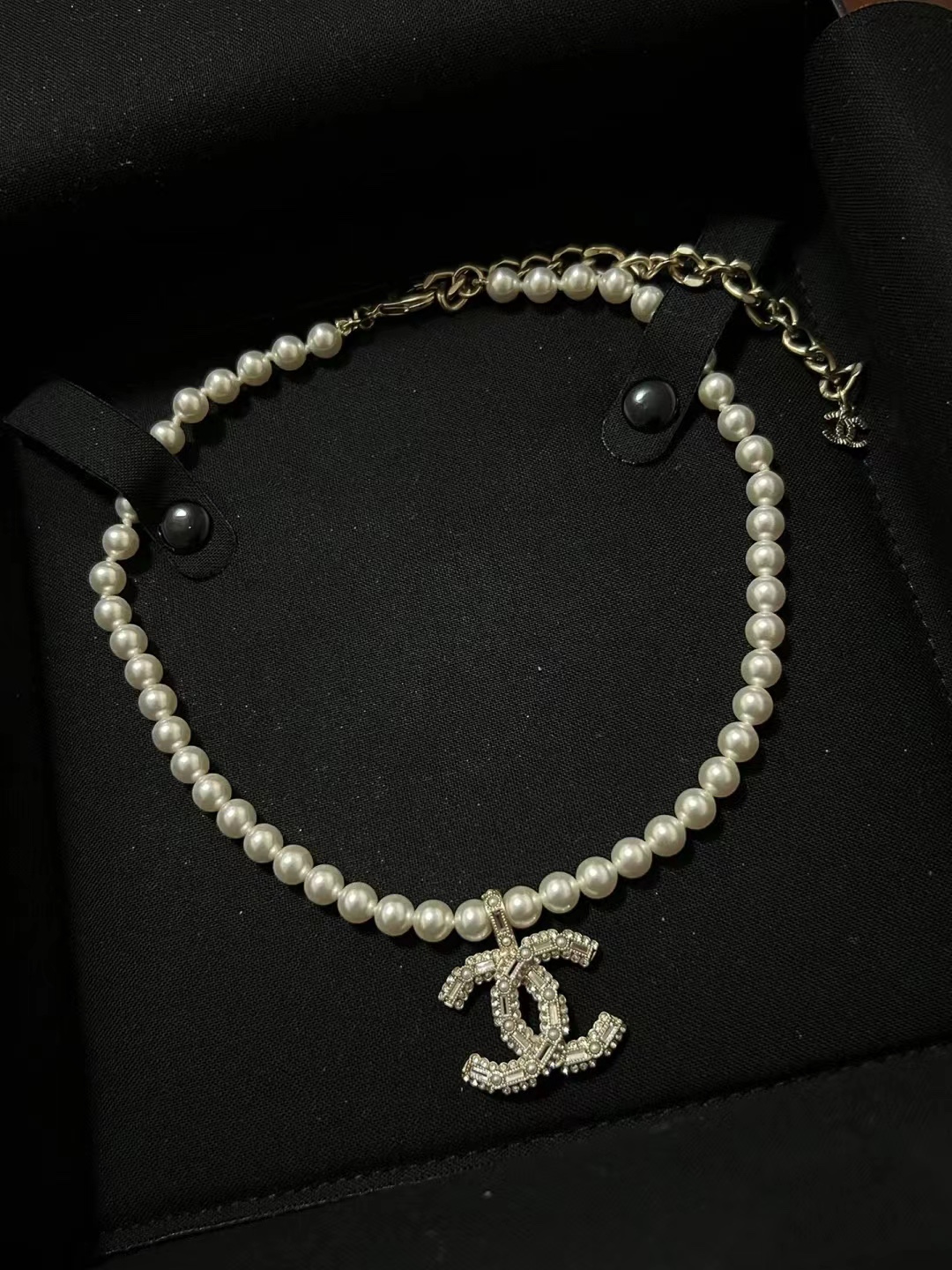 👑Chanel100周年双C珍珠项链🔱🧚🏻‍♀️日常百搭 经典小香元素 女人味十足 原版一致黄铜材质，让