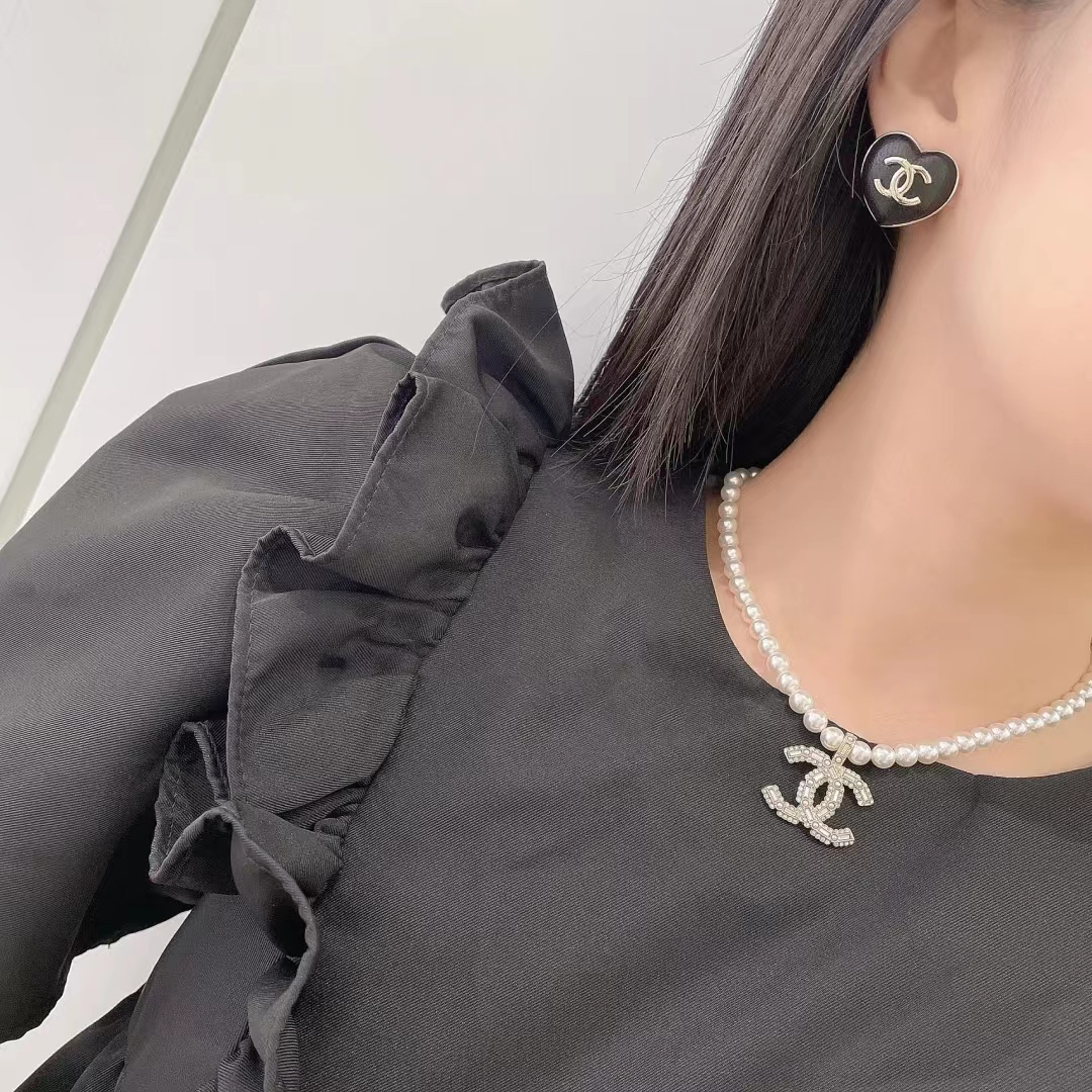 👑Chanel100周年双C珍珠项链🔱🧚🏻‍♀️日常百搭 经典小香元素 女人味十足 原版一致黄铜材质，让
