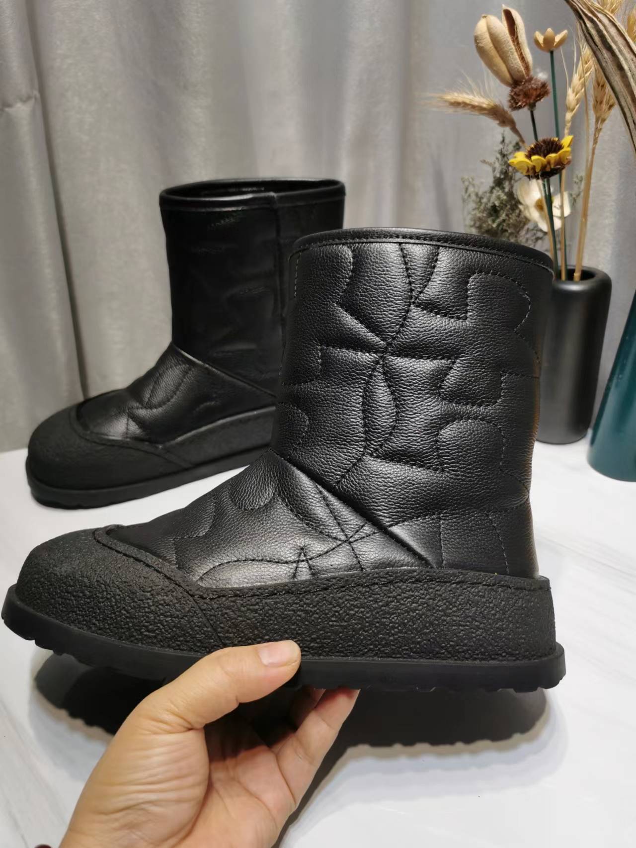 High-Density UGG Glamorous Boots in Three Colors: Black, Khaki, White. Sizes 35-40. - 图片 5
