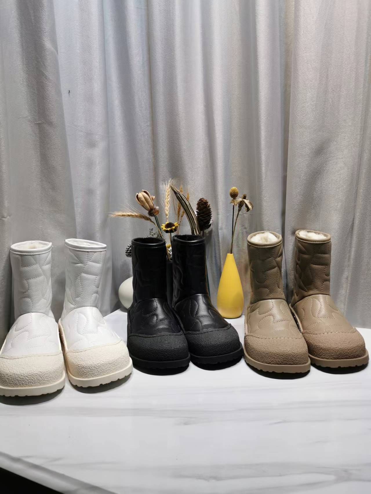 High-Density UGG Glamorous Boots: Price, Colors, Sizes, and More - 图片 9