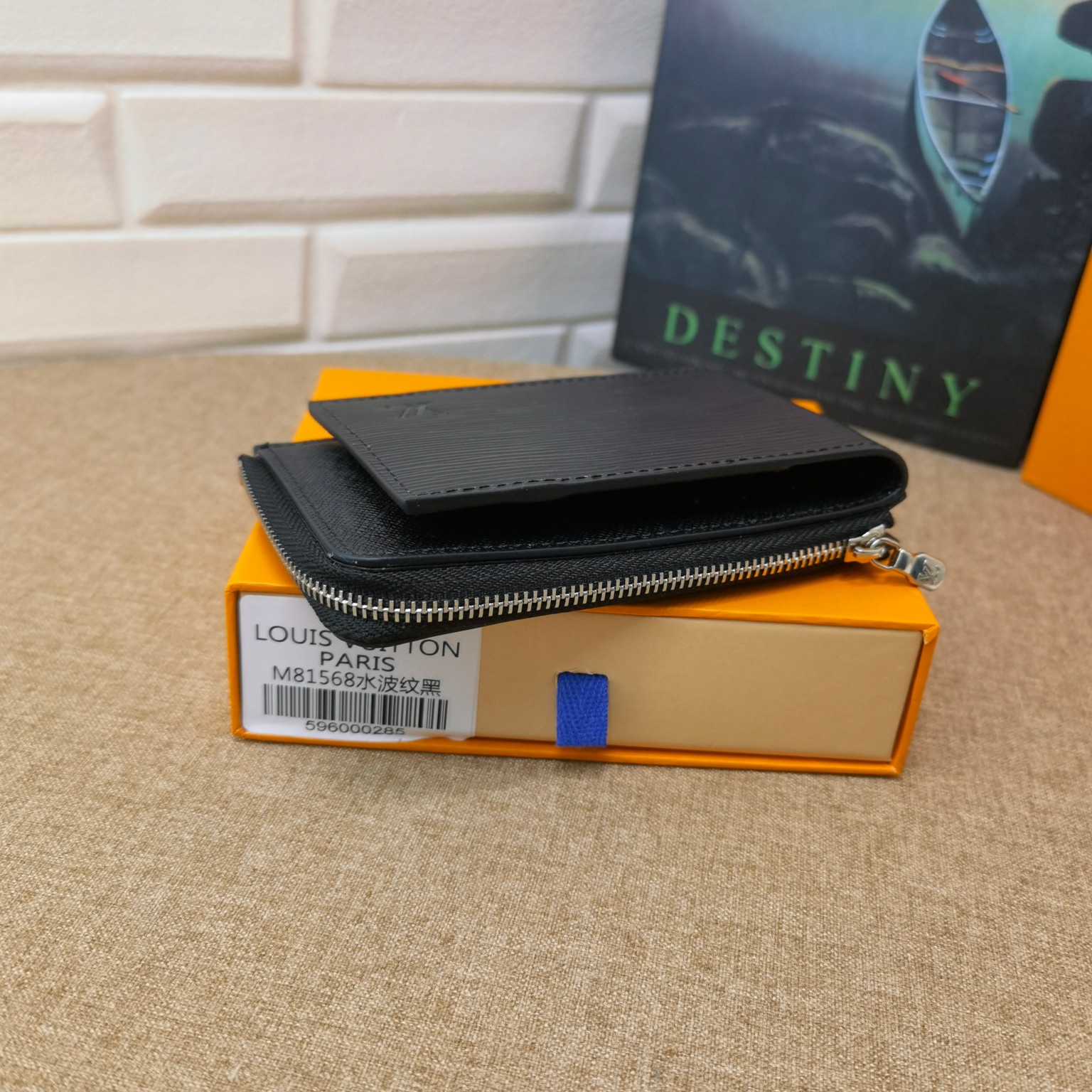 Open view of the black leather hybrid card holder