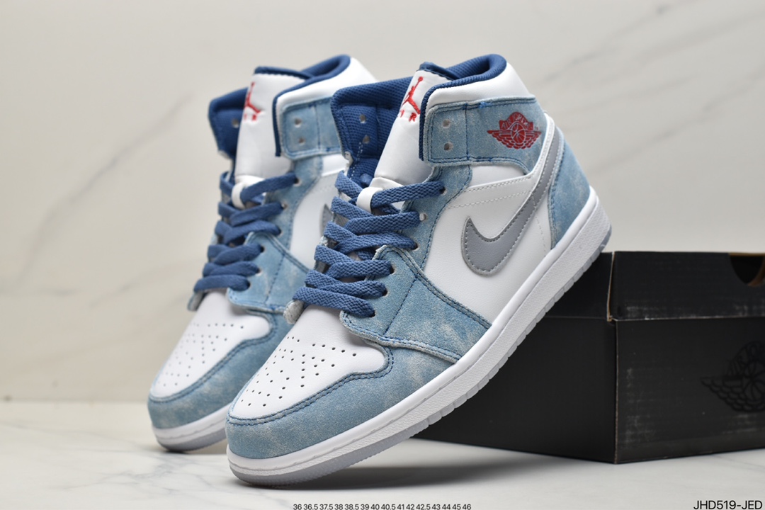 190 Air Jordan 1 Mid “French Blue ”水洗蓝整体鞋身框架采用水洗质感的蓝色呈现DN3706-401
