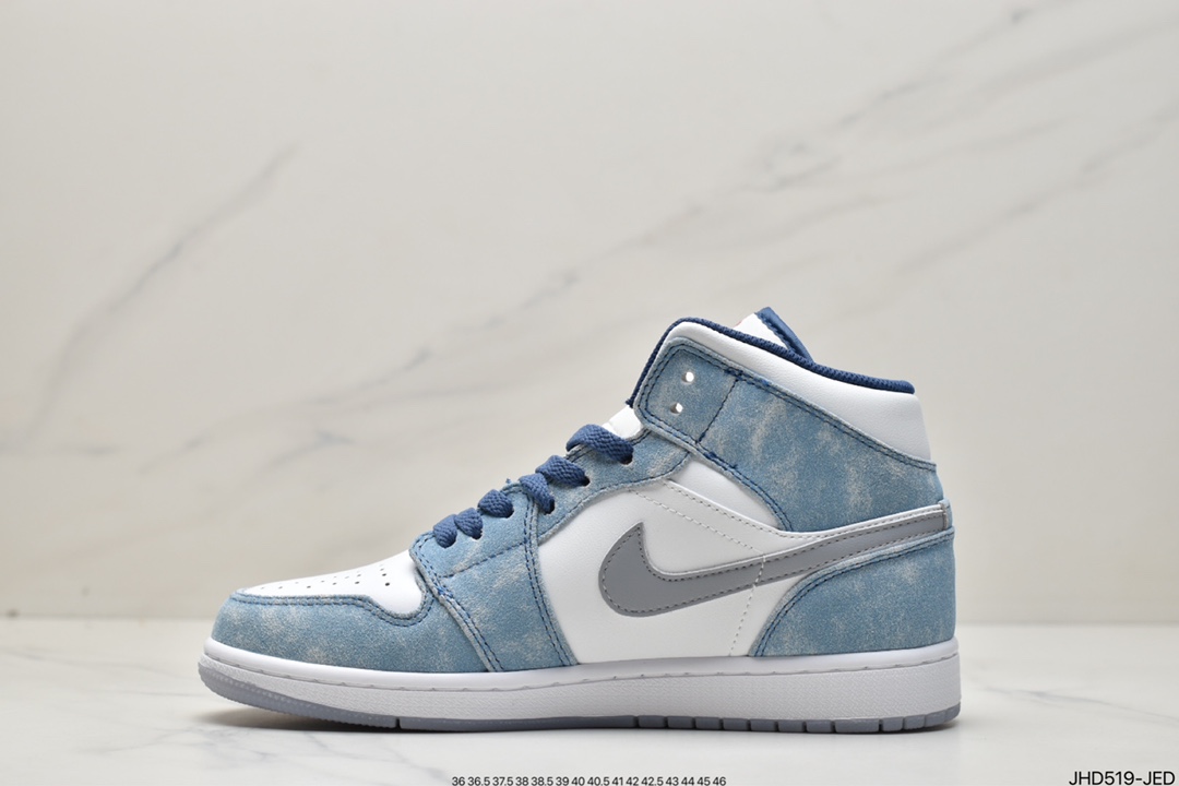 190 Air Jordan 1 Mid “French Blue ”水洗蓝整体鞋身框架采用水洗质感的蓝色呈现DN3706-401