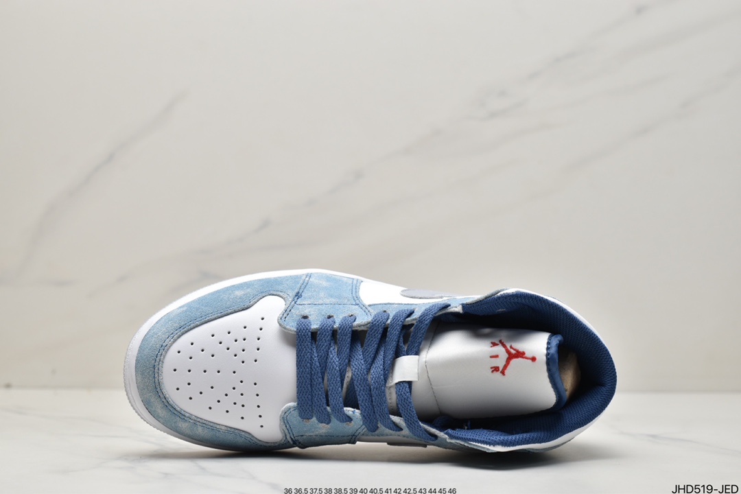 190 Air Jordan 1 Mid “French Blue ”水洗蓝整体鞋身框架采用水洗质感的蓝色呈现DN3706-401