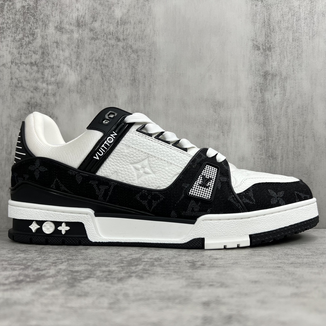 Louis Vuitton 新款上架 2062 Louis*Vuitto* LV Trainer 最新走秀款 大底和面料私模 绝对下血本费心思的一款鞋子 自Vifgil到来之后而设计的这一系列 每一季度都深受众多粉丝的青睐 TPU 大底 包装