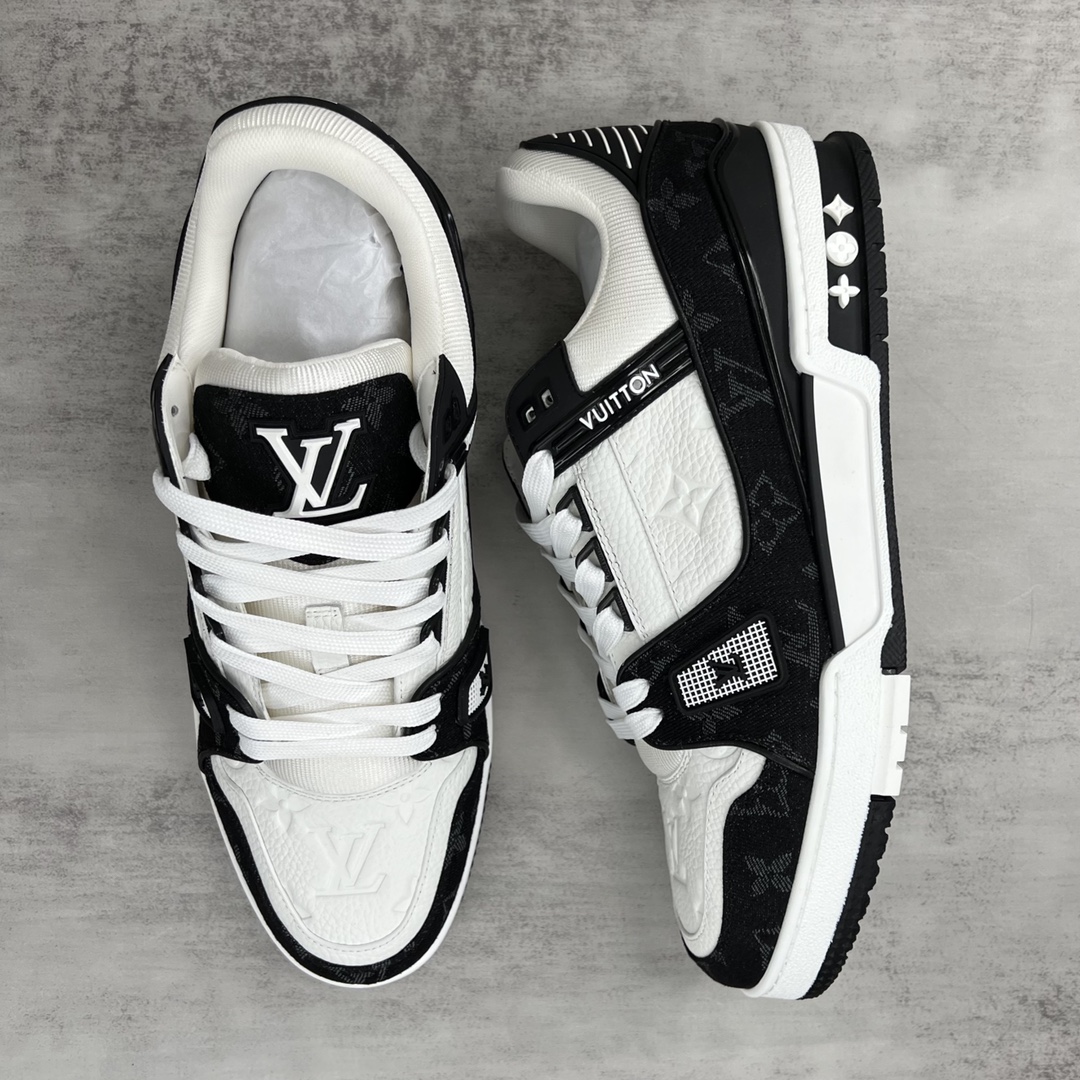 Louis Vuitton 新款上架 2062 Louis*Vuitto* LV Trainer 最新走秀款 大底和面料私模 绝对下血本费心思的一款鞋子 自Vifgil到来之后而设计的这一系列 每一季度都深受众多粉丝的青睐 TPU 大底 包装