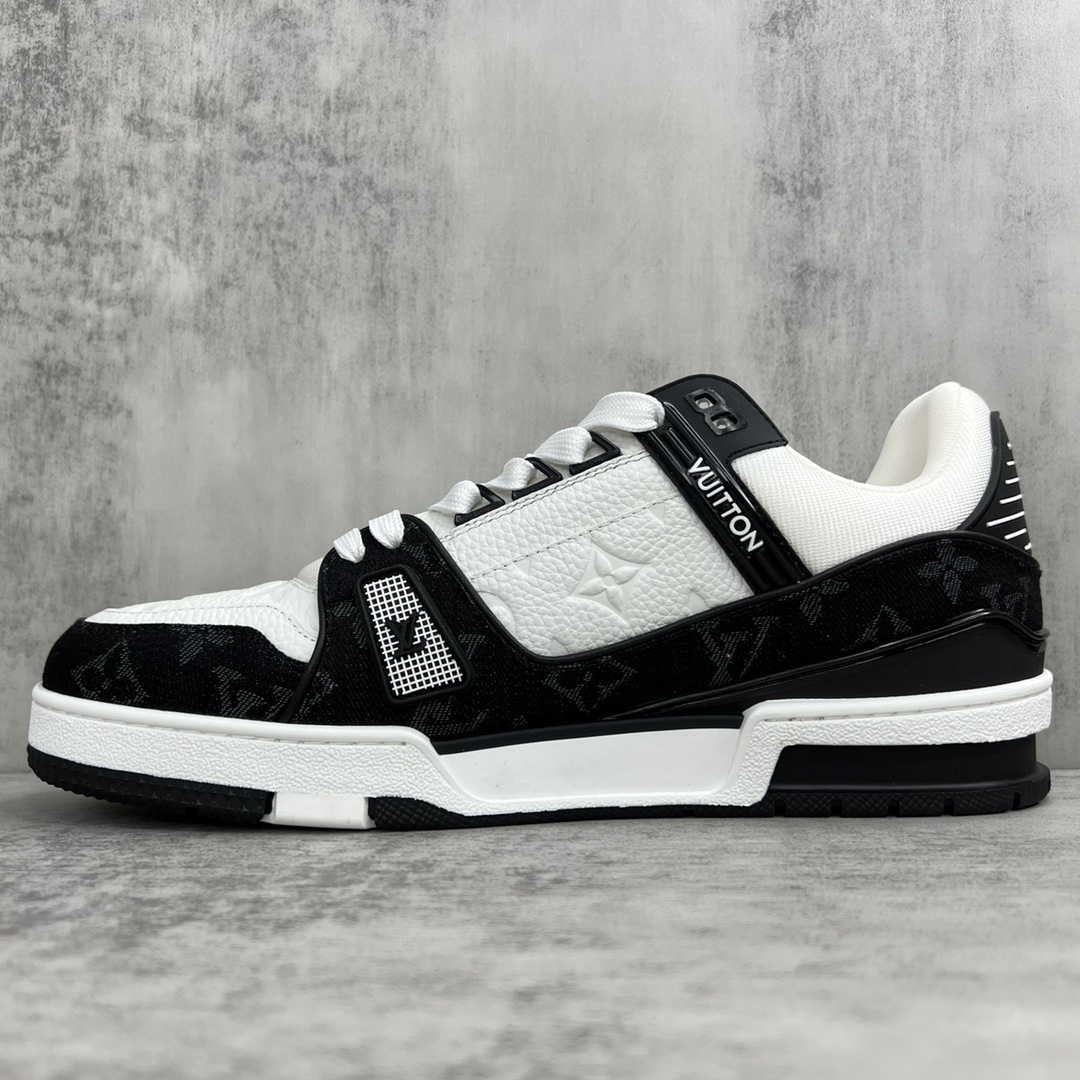 Louis Vuitton 新款上架 2062 Louis*Vuitto* LV Trainer 最新走秀款 大底和面料私模 绝对下血本费心思的一款鞋子 自Vifgil到来之后而设计的这一系列 每一季度都深受众多粉丝的青睐 TPU 大底 包装
