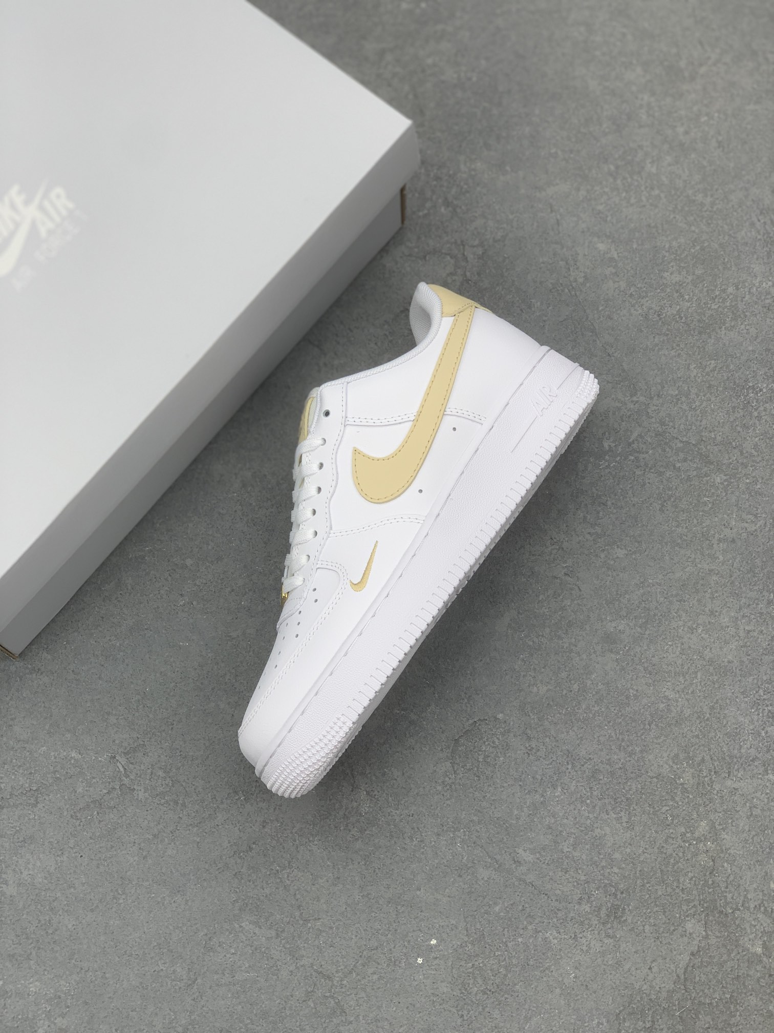 Nike Air Force 1 Low: Versatile, Comfortable, and Stylish Sneakers for Everyday Wear 8 i1667077290 5222 6
