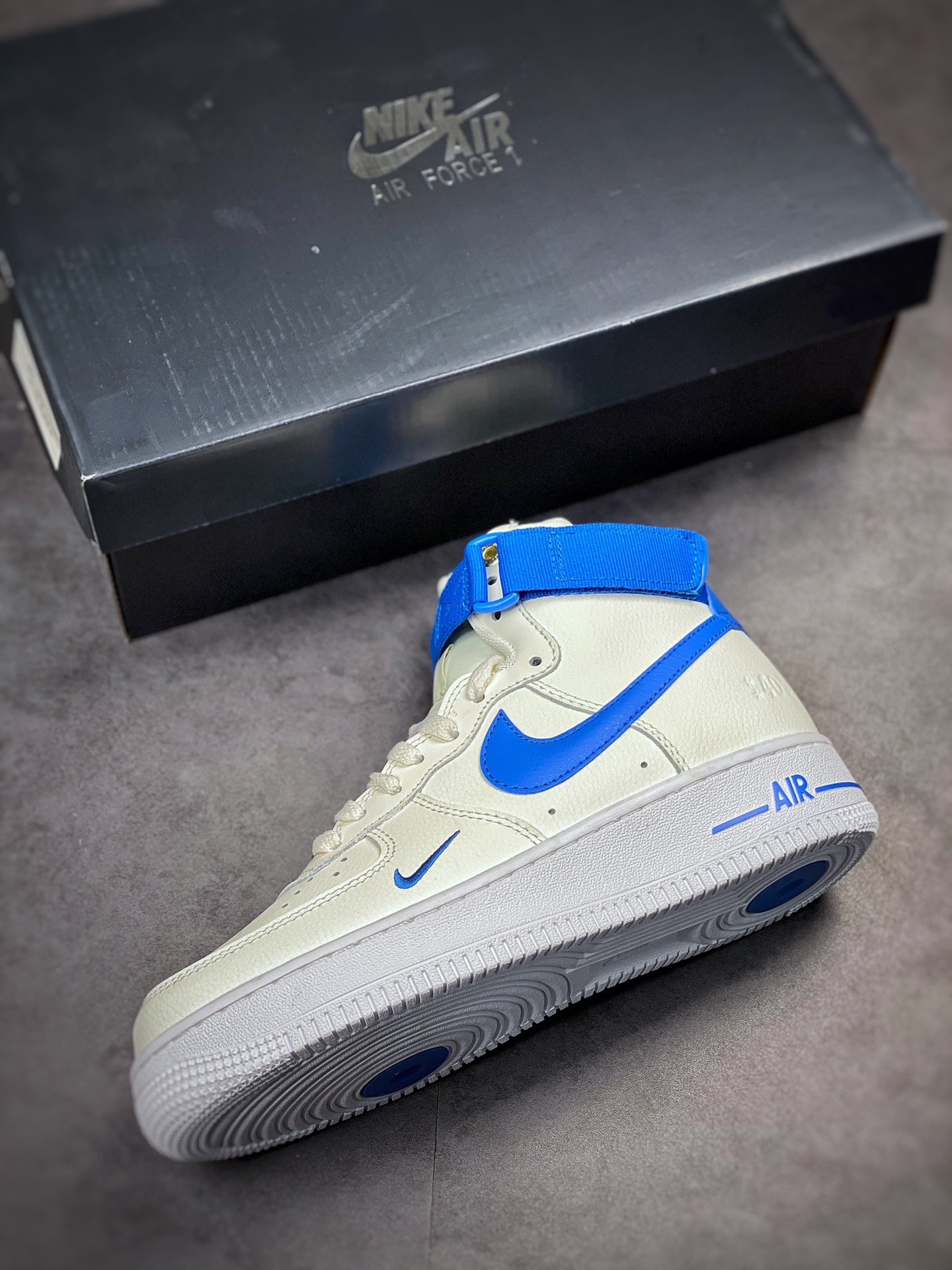 Nike Air Force 1 High SE 40th Anniversary White Blue DQ7584-100-Top High Quatity Cheap Sneakers Fashion Clothing Clothes Bags handbags Shoes of all Brand wholesale With The best Quality And Beautiful Price from China Factory Chinese suppliers wholesaler seller Nike Air Force 1 High SE 40th Anniversary White Blue DQ7584-100