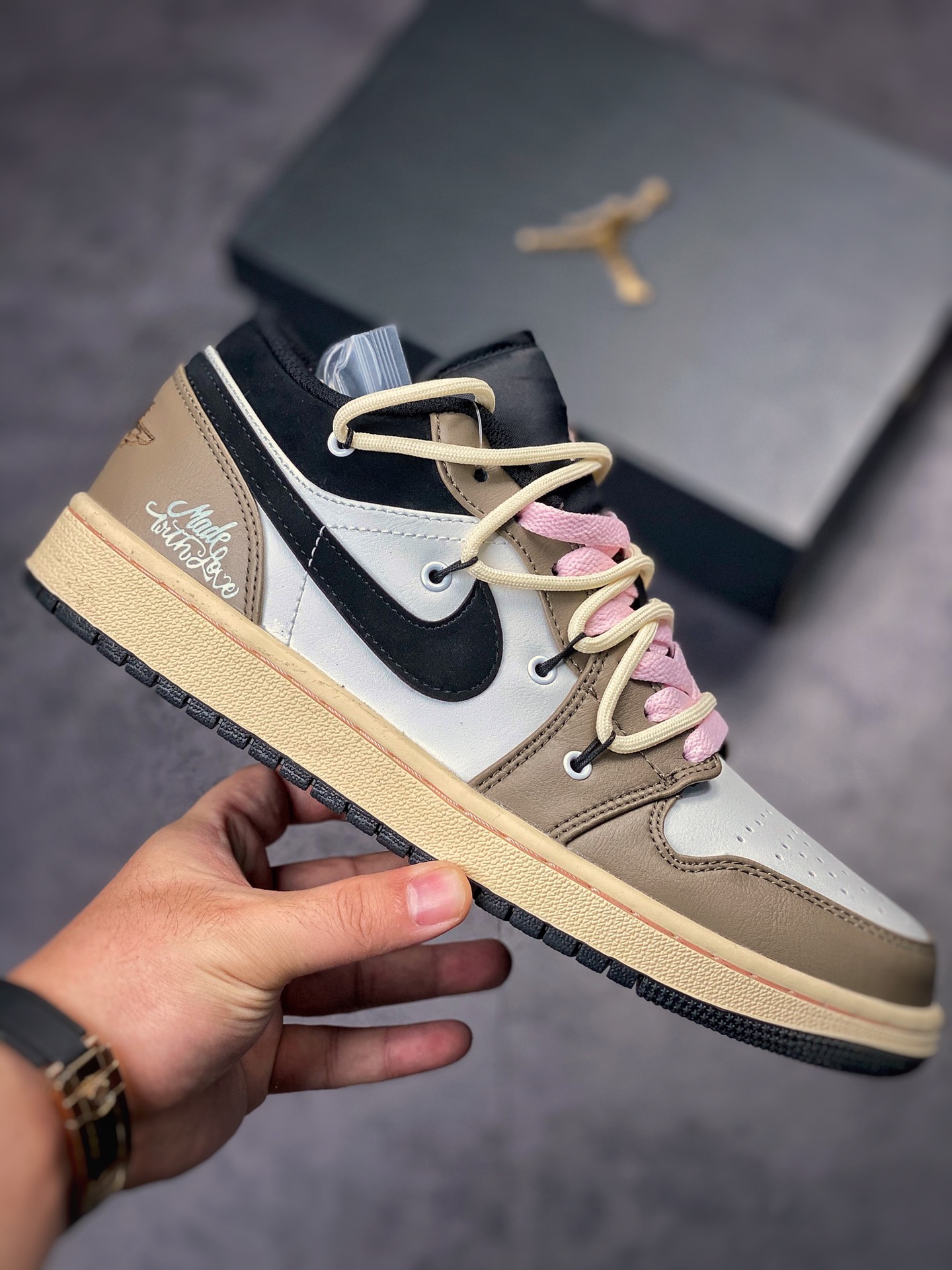 Air Jordan 1 Low White Brown Strap 553558-062-Top High Quatity Cheap Sneakers Fashion Clothing Clothes Bags handbags Shoes of all Brand wholesale With The best Quality And Beautiful Price from China Factory Chinese suppliers wholesaler seller Air Jordan 1 Low White Brown Strap 553558-062