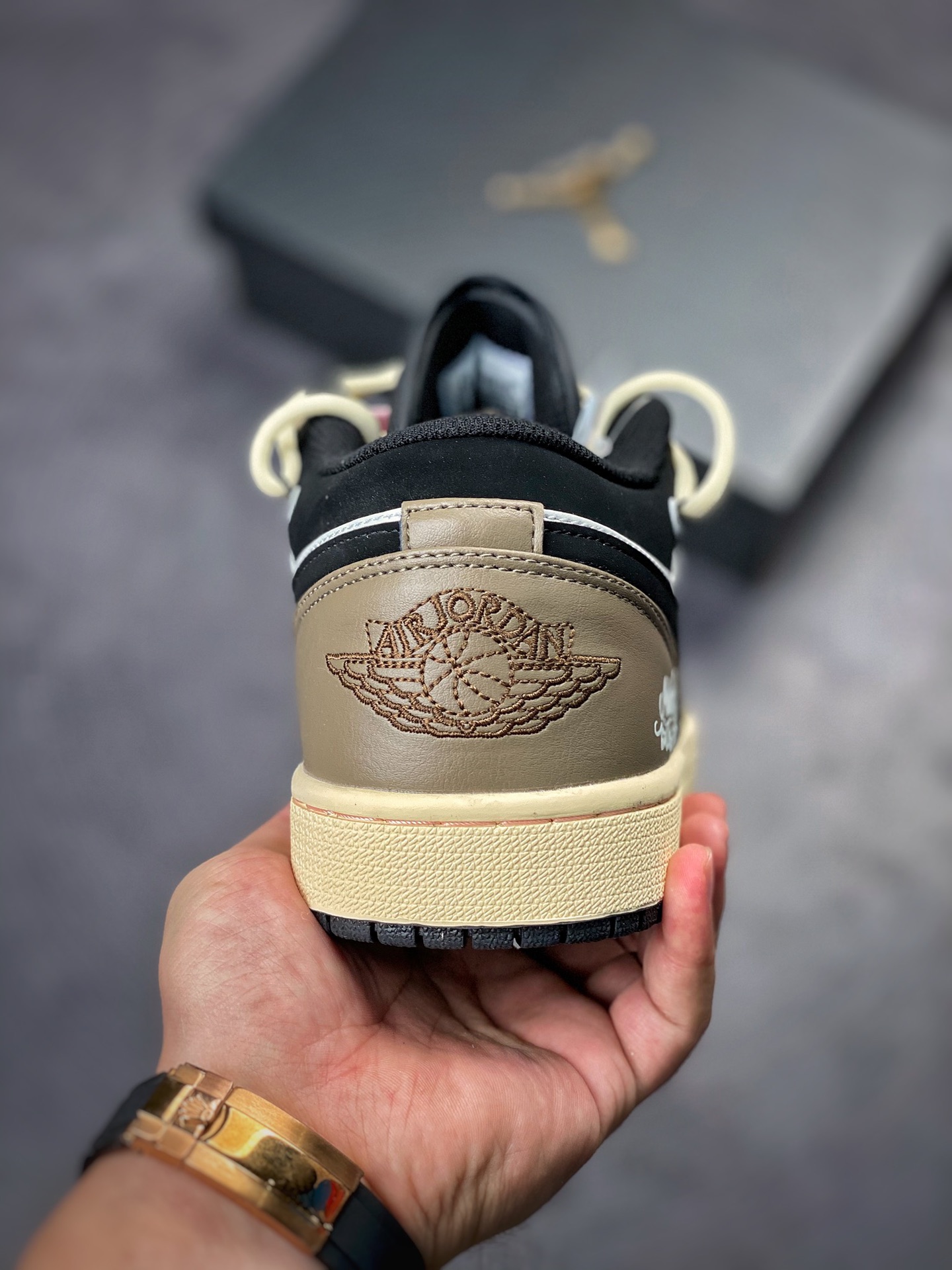 Air Jordan 1 Low White Brown Strap 553558-062-Top High Quatity Cheap Sneakers Fashion Clothing Clothes Bags handbags Shoes of all Brand wholesale With The best Quality And Beautiful Price from China Factory Chinese suppliers wholesaler seller Air Jordan 1 Low White Brown Strap 553558-062