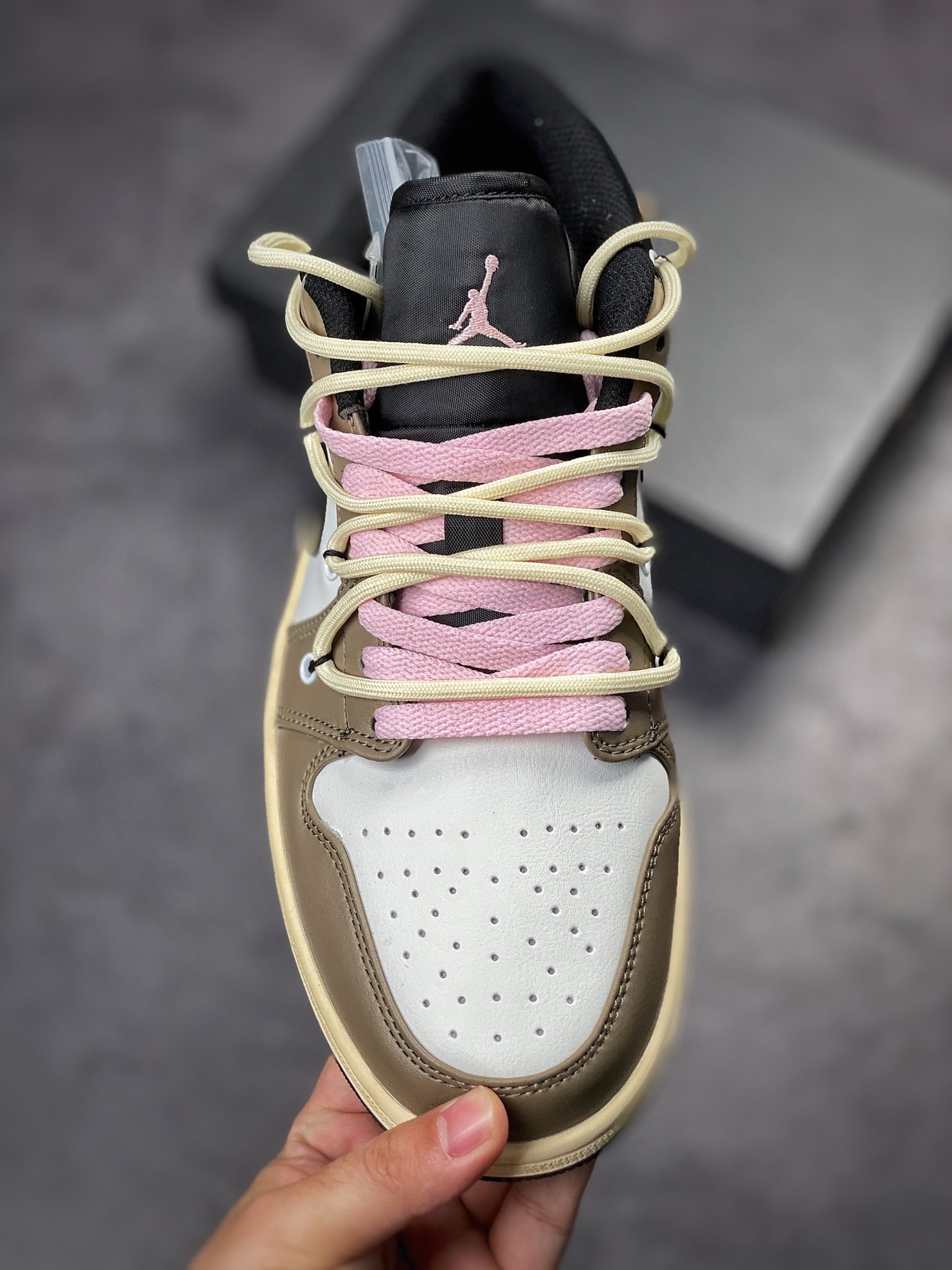 Air Jordan 1 Low White Brown Strap 553558-062-Top High Quatity Cheap Sneakers Fashion Clothing Clothes Bags handbags Shoes of all Brand wholesale With The best Quality And Beautiful Price from China Factory Chinese suppliers wholesaler seller Air Jordan 1 Low White Brown Strap 553558-062