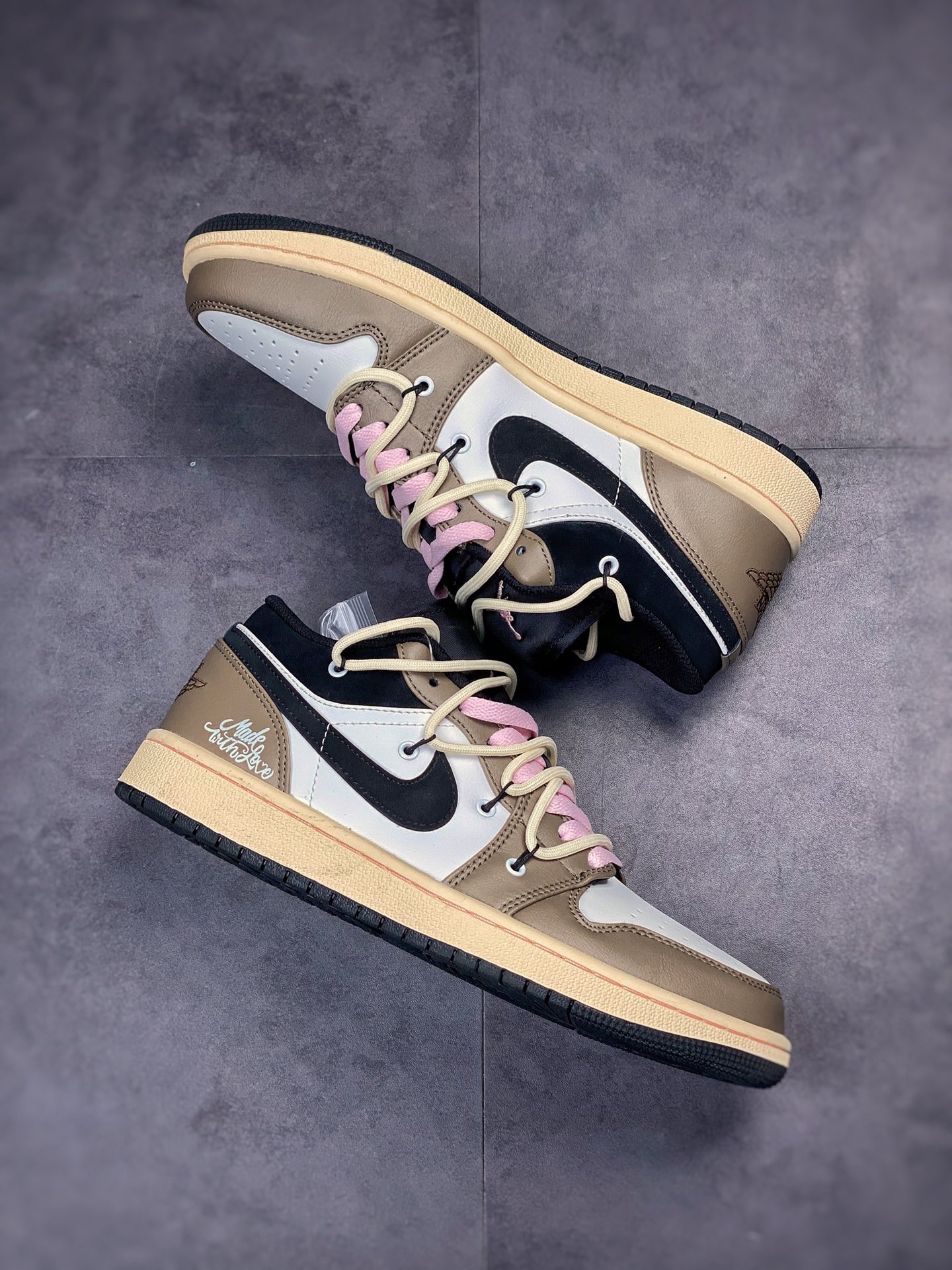Air Jordan 1 Low White Brown Strap 553558-062-Top High Quatity Cheap Sneakers Fashion Clothing Clothes Bags handbags Shoes of all Brand wholesale With The best Quality And Beautiful Price from China Factory Chinese suppliers wholesaler seller Air Jordan 1 Low White Brown Strap 553558-062