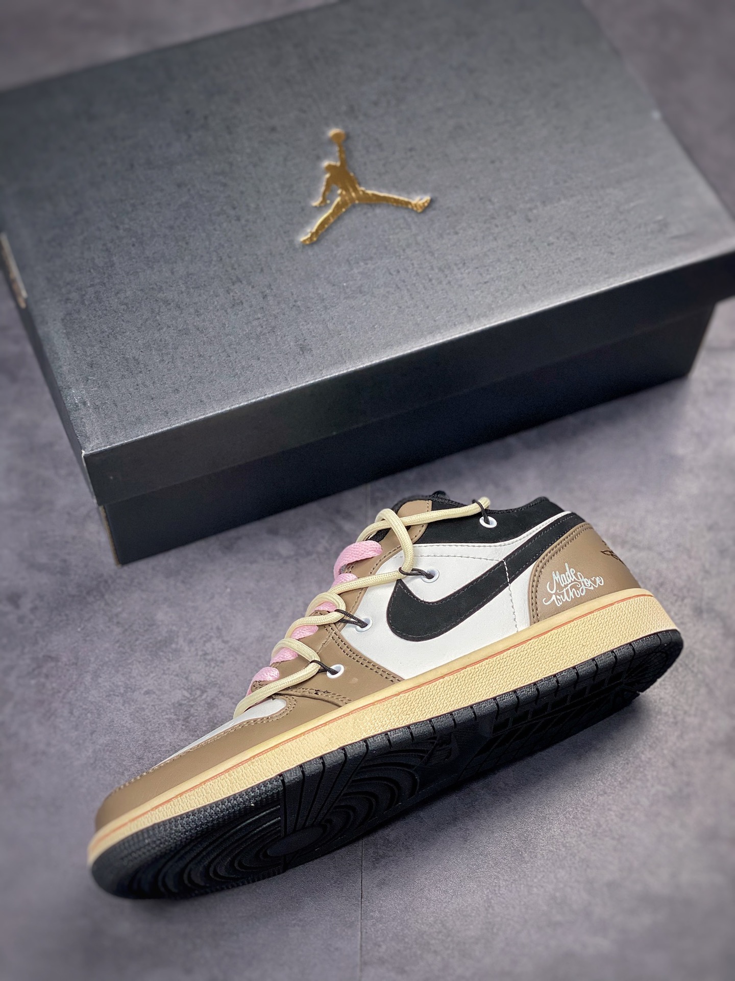Air Jordan 1 Low White Brown Strap 553558-062-Top High Quatity Cheap Sneakers Fashion Clothing Clothes Bags handbags Shoes of all Brand wholesale With The best Quality And Beautiful Price from China Factory Chinese suppliers wholesaler seller Air Jordan 1 Low White Brown Strap 553558-062