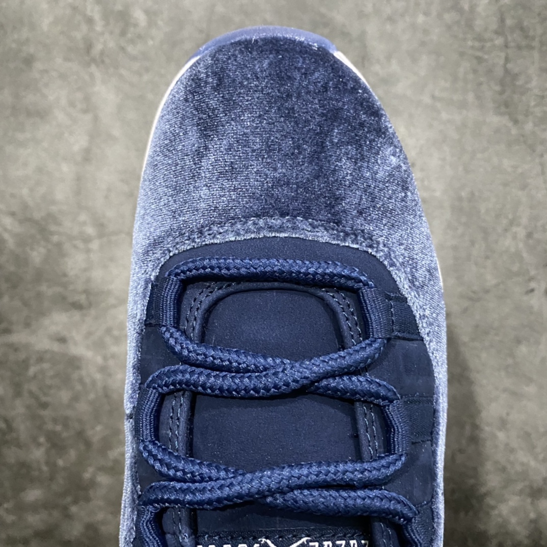 图片[5]-莞顶纯原版Air Jordan AJ11 \”Midnight Navy\” 丝绒午夜蓝 AR0715-441 市售版本中天花板的存在 欢迎对比pk 原楦原档案数据开模打造 原厂中底拉帮钢印 原厂漆皮 防冻不开裂 头层皮料 原装鞋撑 水晶大底正确色度色泽 原楦原数据刺绣 原厂车缝走线及对位 毫厘不差 飞人logo采用原数据电脑刺绣 原装正品碳纤维真实碳板 增强抗扭 原内标 原盒标 正确官方原盒 原厂防氧化水晶外底 原厂配套厂全掌solo气垫 尺码：36 36.5 37.5 38 38.5 39 40 40.5 41 42 42.5 43 44 44.5 45 46 47.5-选品中心
