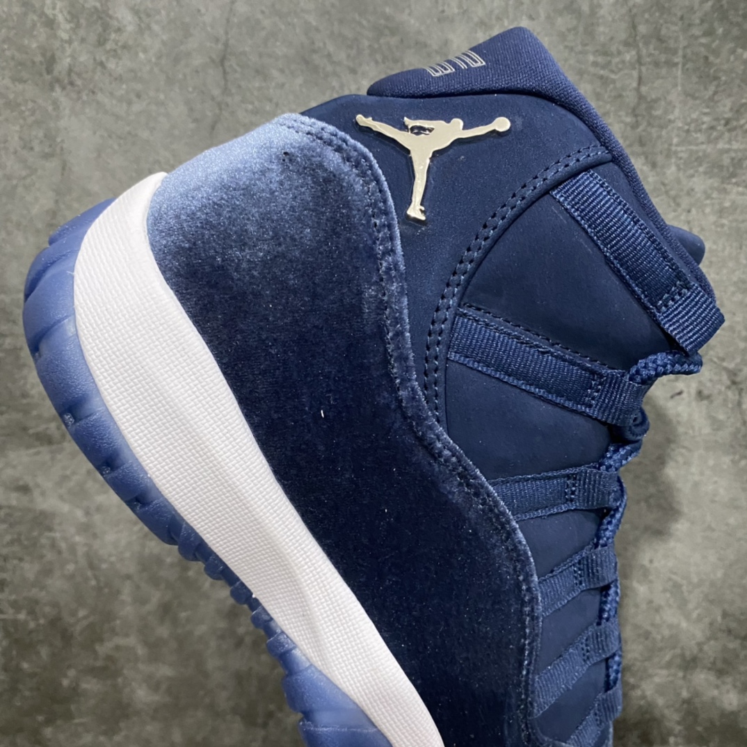 图片[6]-莞顶纯原版Air Jordan AJ11 \”Midnight Navy\” 丝绒午夜蓝 AR0715-441 市售版本中天花板的存在 欢迎对比pk 原楦原档案数据开模打造 原厂中底拉帮钢印 原厂漆皮 防冻不开裂 头层皮料 原装鞋撑 水晶大底正确色度色泽 原楦原数据刺绣 原厂车缝走线及对位 毫厘不差 飞人logo采用原数据电脑刺绣 原装正品碳纤维真实碳板 增强抗扭 原内标 原盒标 正确官方原盒 原厂防氧化水晶外底 原厂配套厂全掌solo气垫 尺码：36 36.5 37.5 38 38.5 39 40 40.5 41 42 42.5 43 44 44.5 45 46 47.5-选品中心