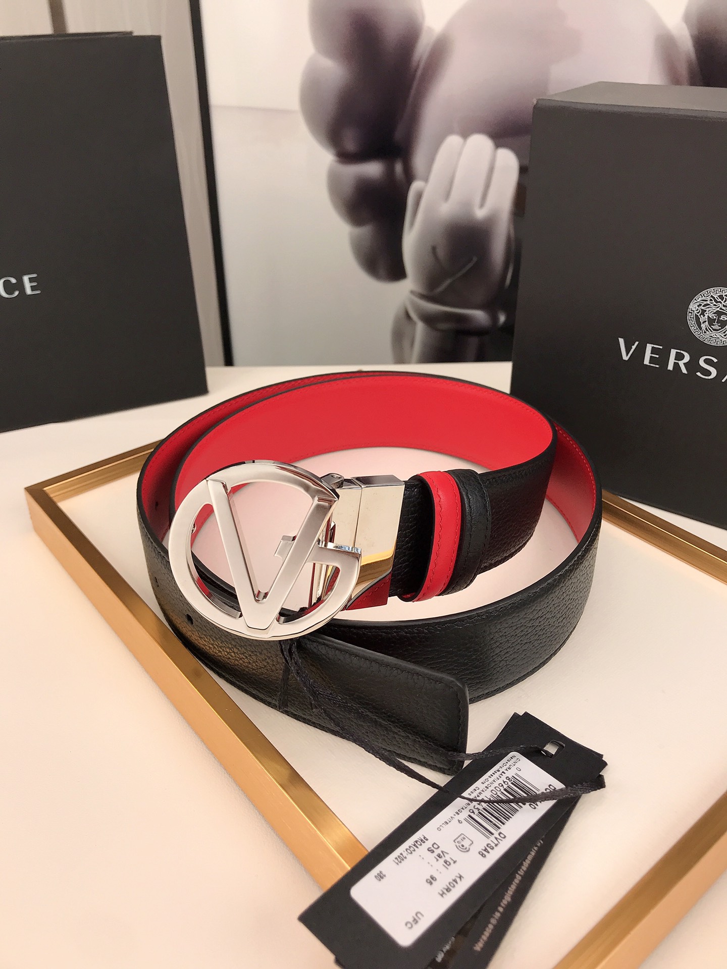 范思哲可逆皮带在小牛皮革与美杜莎V型扣孔4.0宽